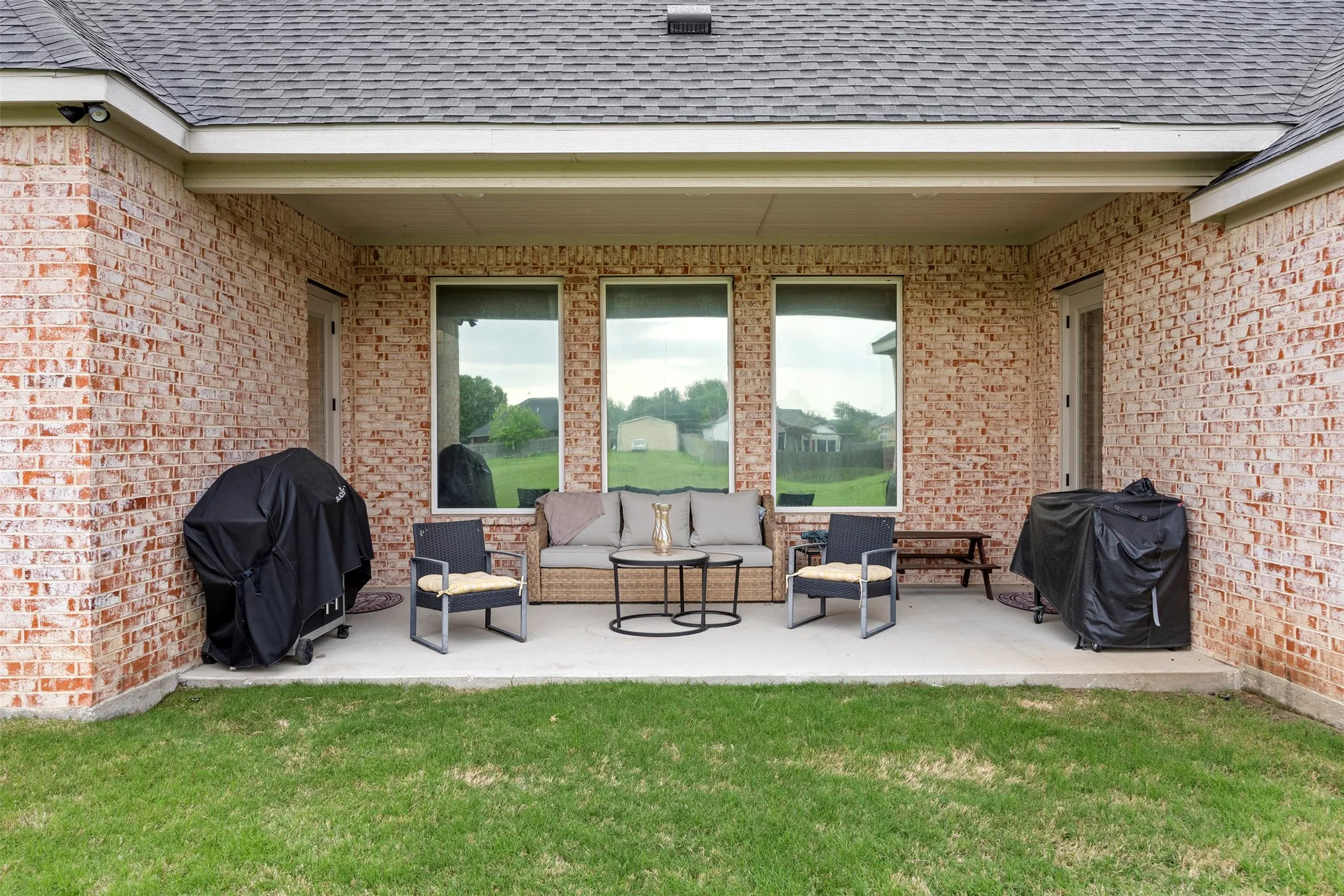 Single Family Residence For Sale in Ellis County , 321 Rolling Meadows Drive, Waxahachie, Texas 75165, 4 Bedroom, 3 Bathroom, 3 Garage spaces, 3,040 Sqft, built in 2021, Preowned, mls#21242941, Real Estate Agent in Waxahachie, Homes For Sale in Ellis county, Homes For Sale in Waxahachie, Realtor in Waxahachie Texas, Real Estate Brokerage Independent Realty Texas, Luminita Cordes Realtor