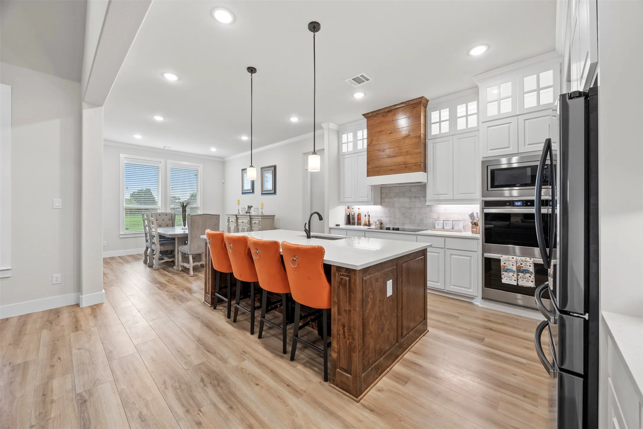 Single Family Residence For Sale in Ellis County , 321 Rolling Meadows Drive, Waxahachie, Texas 75165, 4 Bedroom, 3 Bathroom, 3 Garage spaces, 3,040 Sqft, built in 2021, Preowned, mls#21242941, Real Estate Agent in Waxahachie, Homes For Sale in Ellis county, Homes For Sale in Waxahachie, Realtor in Waxahachie Texas, Real Estate Brokerage Independent Realty Texas, Luminita Cordes Realtor