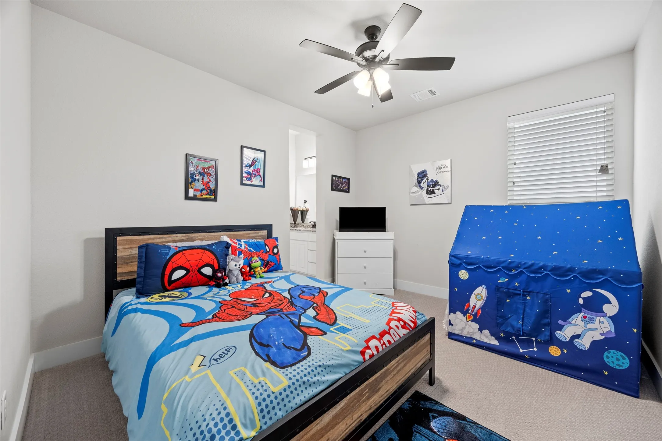 Single Family Residence For Sale in Ellis County , 321 Rolling Meadows Drive, Waxahachie, Texas 75165, 4 Bedroom, 3 Bathroom, 3 Garage spaces, 3,040 Sqft, built in 2021, Preowned, mls#21242941, Real Estate Agent in Waxahachie, Homes For Sale in Ellis county, Homes For Sale in Waxahachie, Realtor in Waxahachie Texas, Real Estate Brokerage Independent Realty Texas, Luminita Cordes Realtor