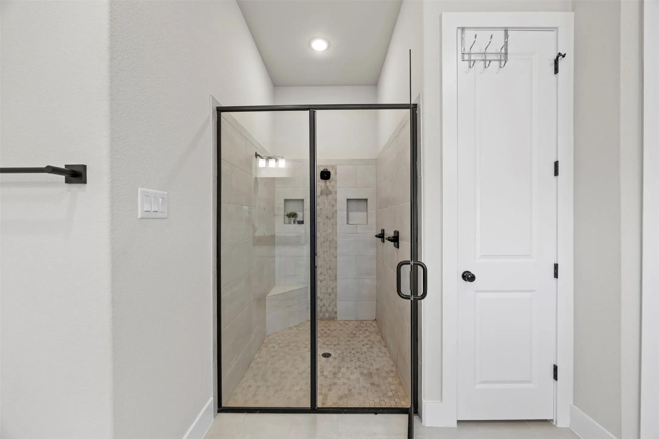 Single Family Residence For Sale in Ellis County , 321 Rolling Meadows Drive, Waxahachie, Texas 75165, 4 Bedroom, 3 Bathroom, 3 Garage spaces, 3,040 Sqft, built in 2021, Preowned, mls#21242941, Real Estate Agent in Waxahachie, Homes For Sale in Ellis county, Homes For Sale in Waxahachie, Realtor in Waxahachie Texas, Real Estate Brokerage Independent Realty Texas, Luminita Cordes Realtor