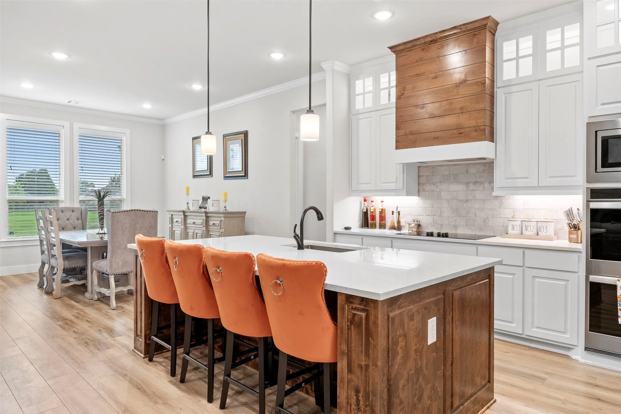Single Family Residence For Sale in Ellis County , 321 Rolling Meadows Drive, Waxahachie, Texas 75165, 4 Bedroom, 3 Bathroom, 3 Garage spaces, 3,040 Sqft, built in 2021, Preowned, mls#21242941, Real Estate Agent in Waxahachie, Homes For Sale in Ellis county, Homes For Sale in Waxahachie, Realtor in Waxahachie Texas, Real Estate Brokerage Independent Realty Texas, Luminita Cordes Realtor