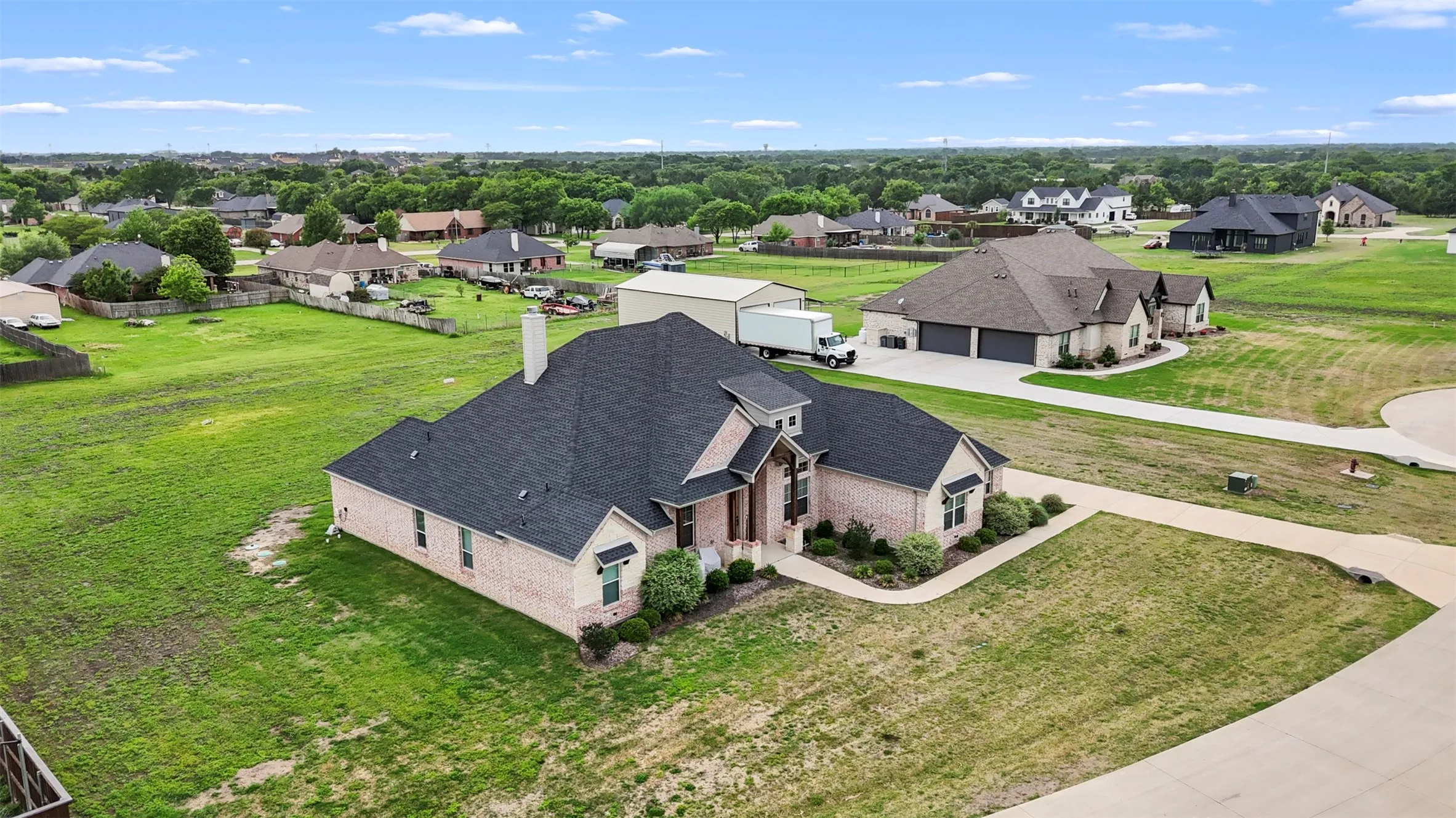Single Family Residence For Sale in Ellis County , 321 Rolling Meadows Drive, Waxahachie, Texas 75165, 4 Bedroom, 3 Bathroom, 3 Garage spaces, 3,040 Sqft, built in 2021, Preowned, mls#21242941, Real Estate Agent in Waxahachie, Homes For Sale in Ellis county, Homes For Sale in Waxahachie, Realtor in Waxahachie Texas, Real Estate Brokerage Independent Realty Texas, Luminita Cordes Realtor