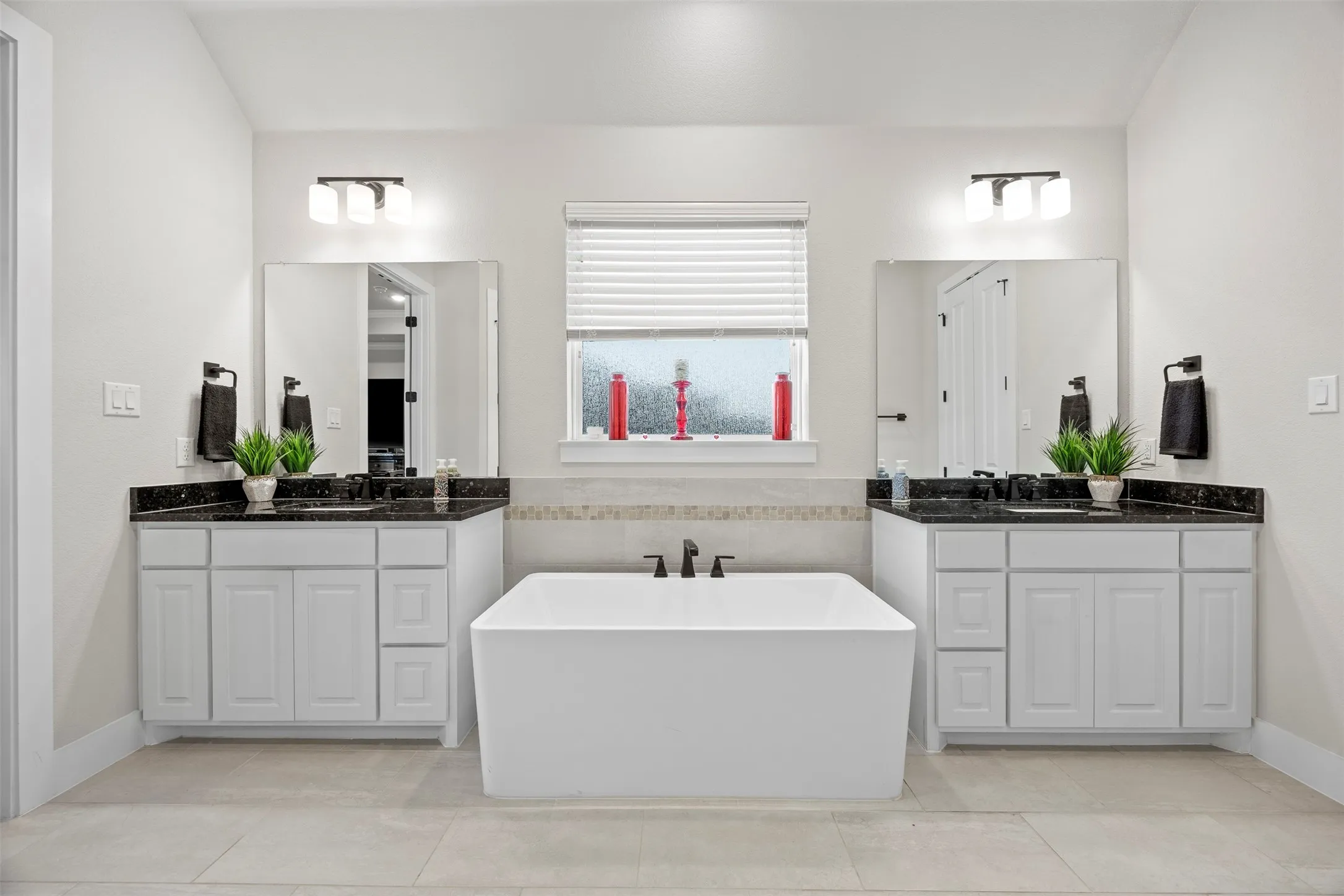 Single Family Residence For Sale in Ellis County , 321 Rolling Meadows Drive, Waxahachie, Texas 75165, 4 Bedroom, 3 Bathroom, 3 Garage spaces, 3,040 Sqft, built in 2021, Preowned, mls#21242941, Real Estate Agent in Waxahachie, Homes For Sale in Ellis county, Homes For Sale in Waxahachie, Realtor in Waxahachie Texas, Real Estate Brokerage Independent Realty Texas, Luminita Cordes Realtor