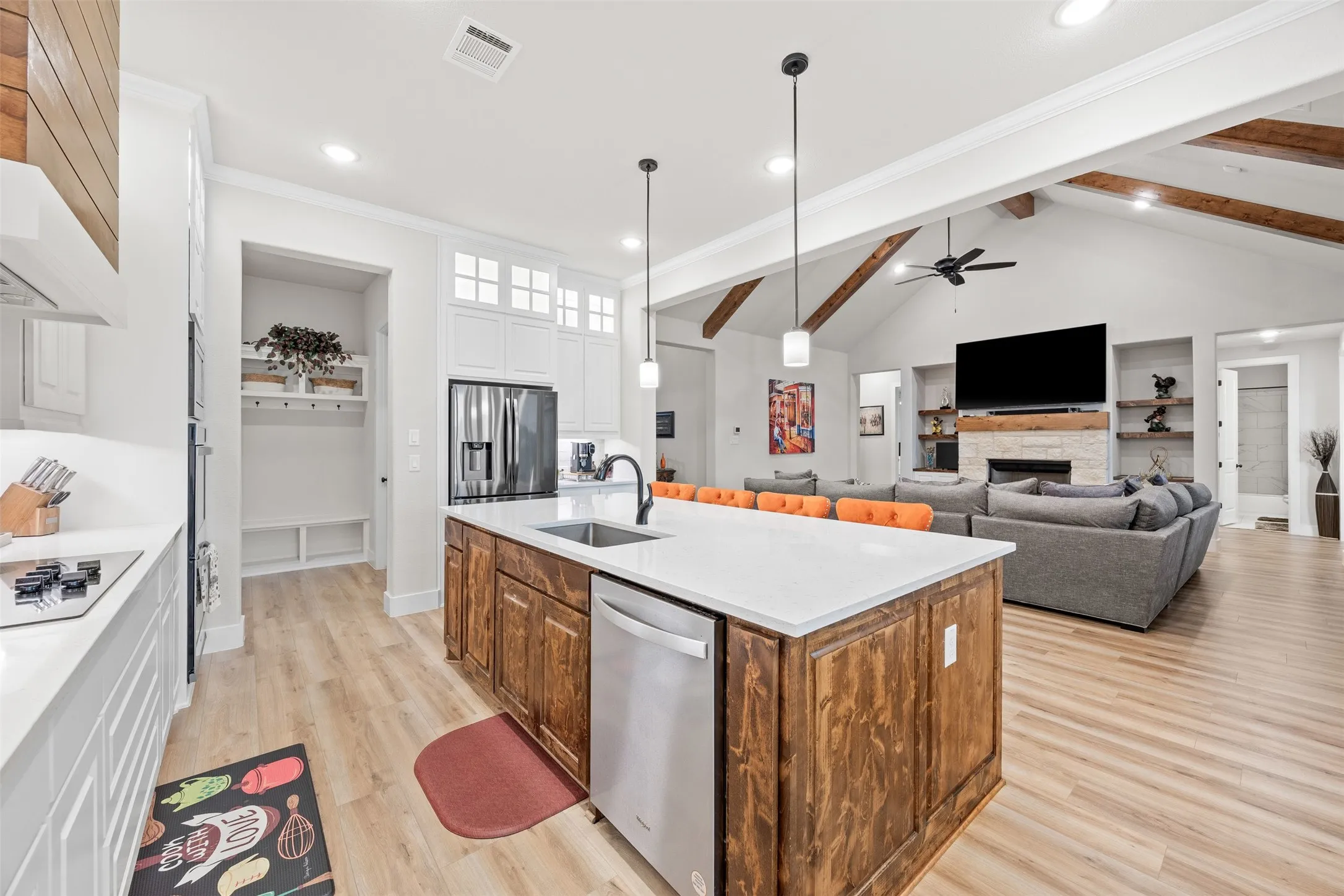 Single Family Residence For Sale in Ellis County , 321 Rolling Meadows Drive, Waxahachie, Texas 75165, 4 Bedroom, 3 Bathroom, 3 Garage spaces, 3,040 Sqft, built in 2021, Preowned, mls#21242941, Real Estate Agent in Waxahachie, Homes For Sale in Ellis county, Homes For Sale in Waxahachie, Realtor in Waxahachie Texas, Real Estate Brokerage Independent Realty Texas, Luminita Cordes Realtor