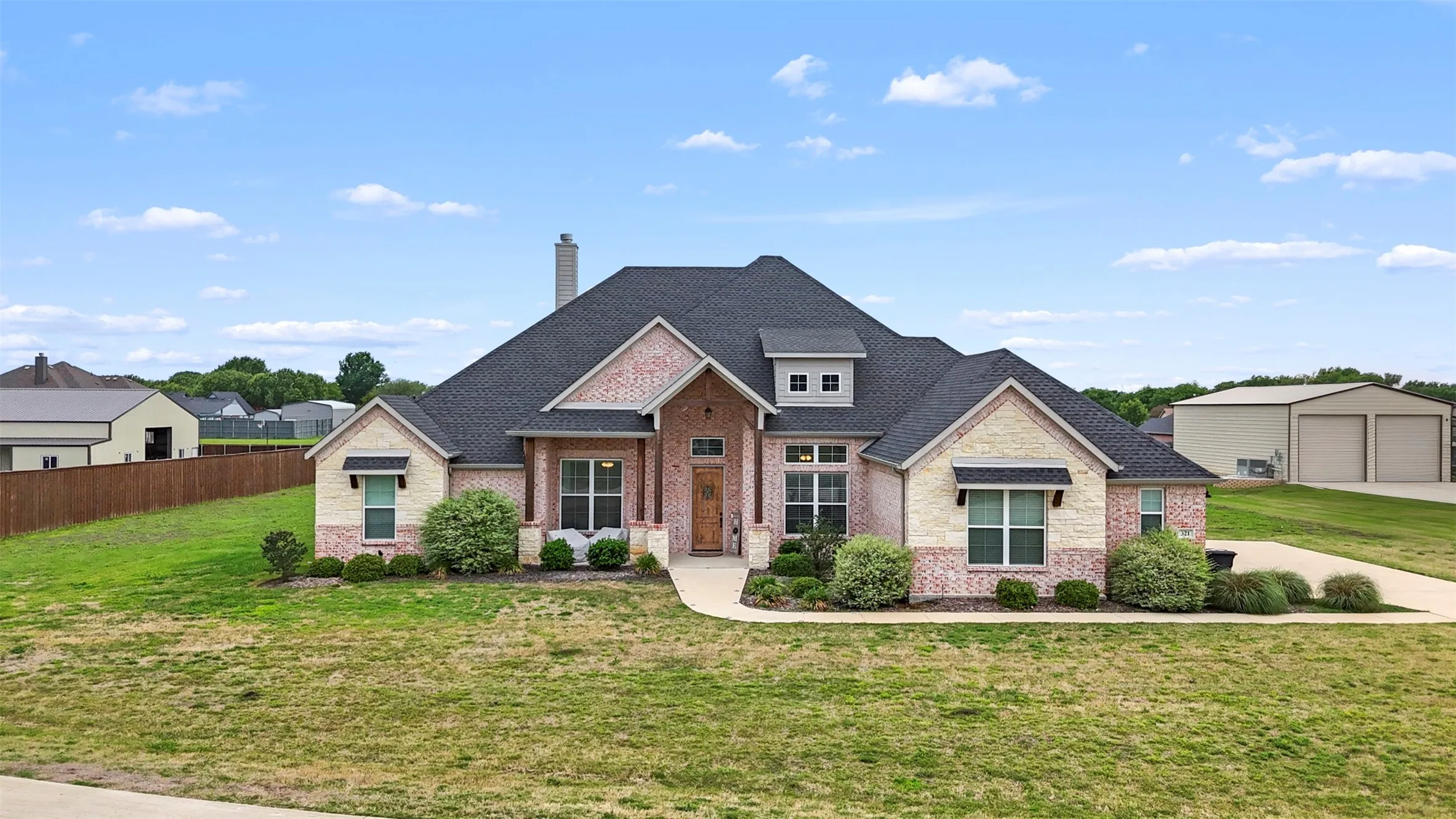 Single Family Residence For Sale in Ellis County , 321 Rolling Meadows Drive, Waxahachie, Texas 75165, 4 Bedroom, 3 Bathroom, 3 Garage spaces, 3,040 Sqft, built in 2021, Preowned, mls#21242941, Real Estate Agent in Waxahachie, Homes For Sale in Ellis county, Homes For Sale in Waxahachie, Realtor in Waxahachie Texas, Real Estate Brokerage Independent Realty Texas, Luminita Cordes Realtor