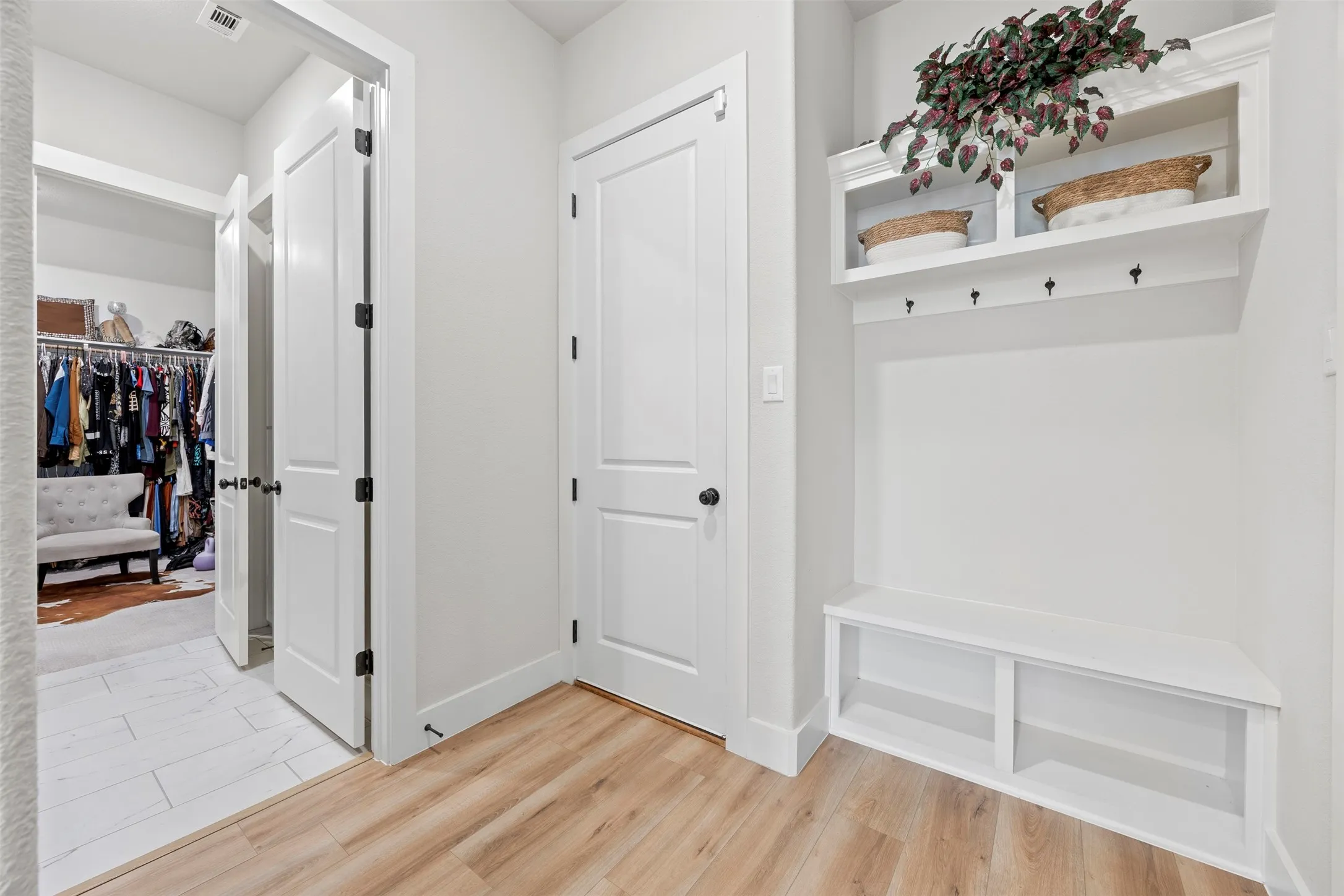 Single Family Residence For Sale in Ellis County , 321 Rolling Meadows Drive, Waxahachie, Texas 75165, 4 Bedroom, 3 Bathroom, 3 Garage spaces, 3,040 Sqft, built in 2021, Preowned, mls#21242941, Real Estate Agent in Waxahachie, Homes For Sale in Ellis county, Homes For Sale in Waxahachie, Realtor in Waxahachie Texas, Real Estate Brokerage Independent Realty Texas, Luminita Cordes Realtor