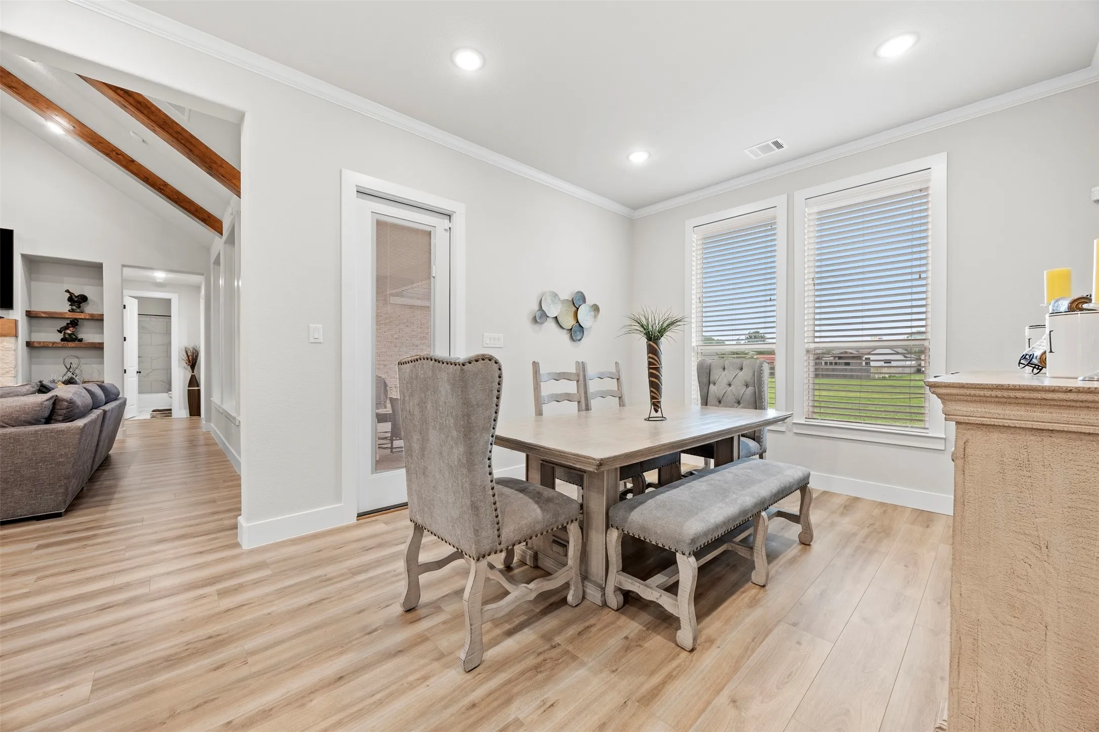 Single Family Residence For Sale in Ellis County , 321 Rolling Meadows Drive, Waxahachie, Texas 75165, 4 Bedroom, 3 Bathroom, 3 Garage spaces, 3,040 Sqft, built in 2021, Preowned, mls#21242941, Real Estate Agent in Waxahachie, Homes For Sale in Ellis county, Homes For Sale in Waxahachie, Realtor in Waxahachie Texas, Real Estate Brokerage Independent Realty Texas, Luminita Cordes Realtor