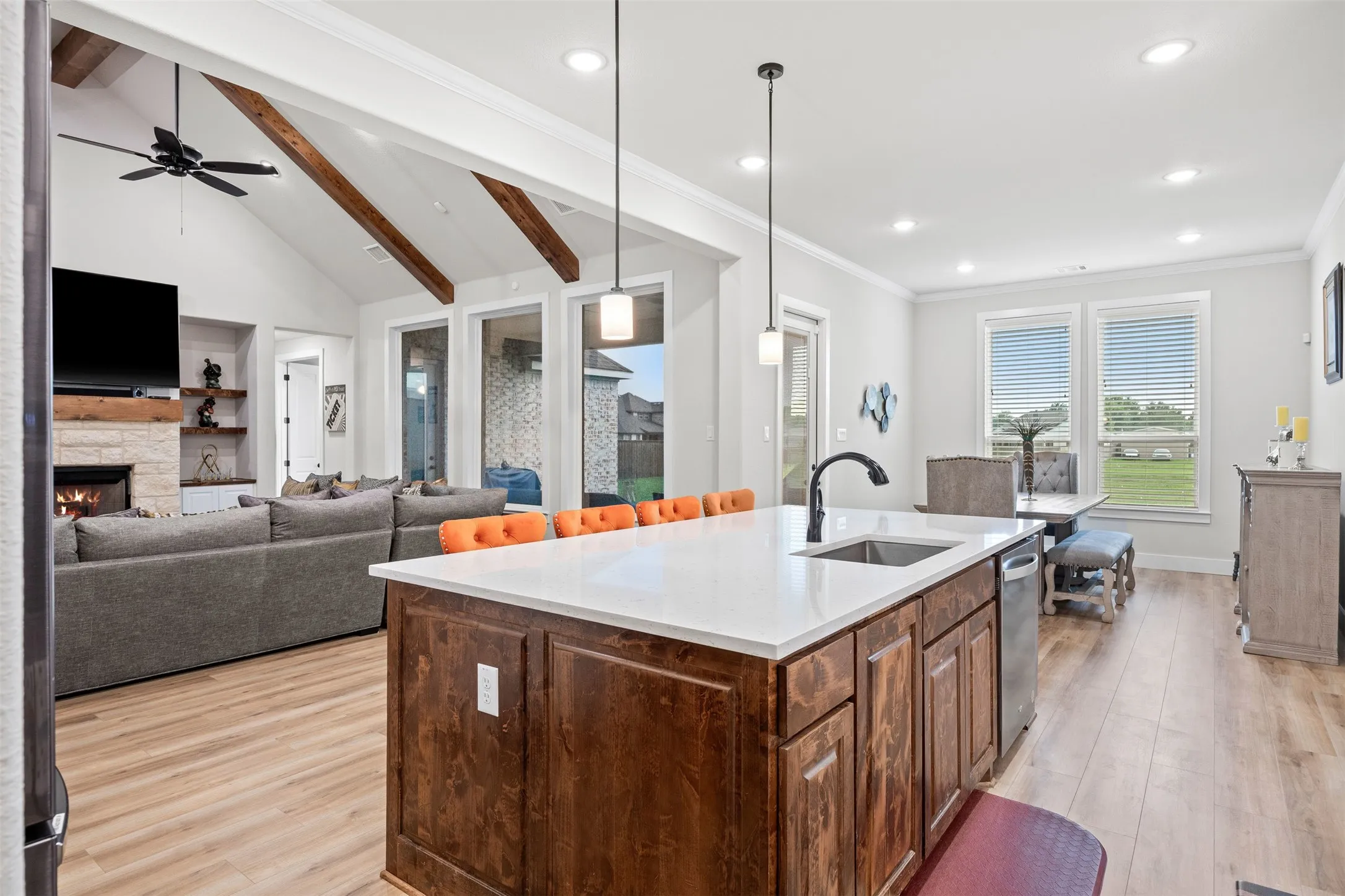 Single Family Residence For Sale in Ellis County , 321 Rolling Meadows Drive, Waxahachie, Texas 75165, 4 Bedroom, 3 Bathroom, 3 Garage spaces, 3,040 Sqft, built in 2021, Preowned, mls#21242941, Real Estate Agent in Waxahachie, Homes For Sale in Ellis county, Homes For Sale in Waxahachie, Realtor in Waxahachie Texas, Real Estate Brokerage Independent Realty Texas, Luminita Cordes Realtor