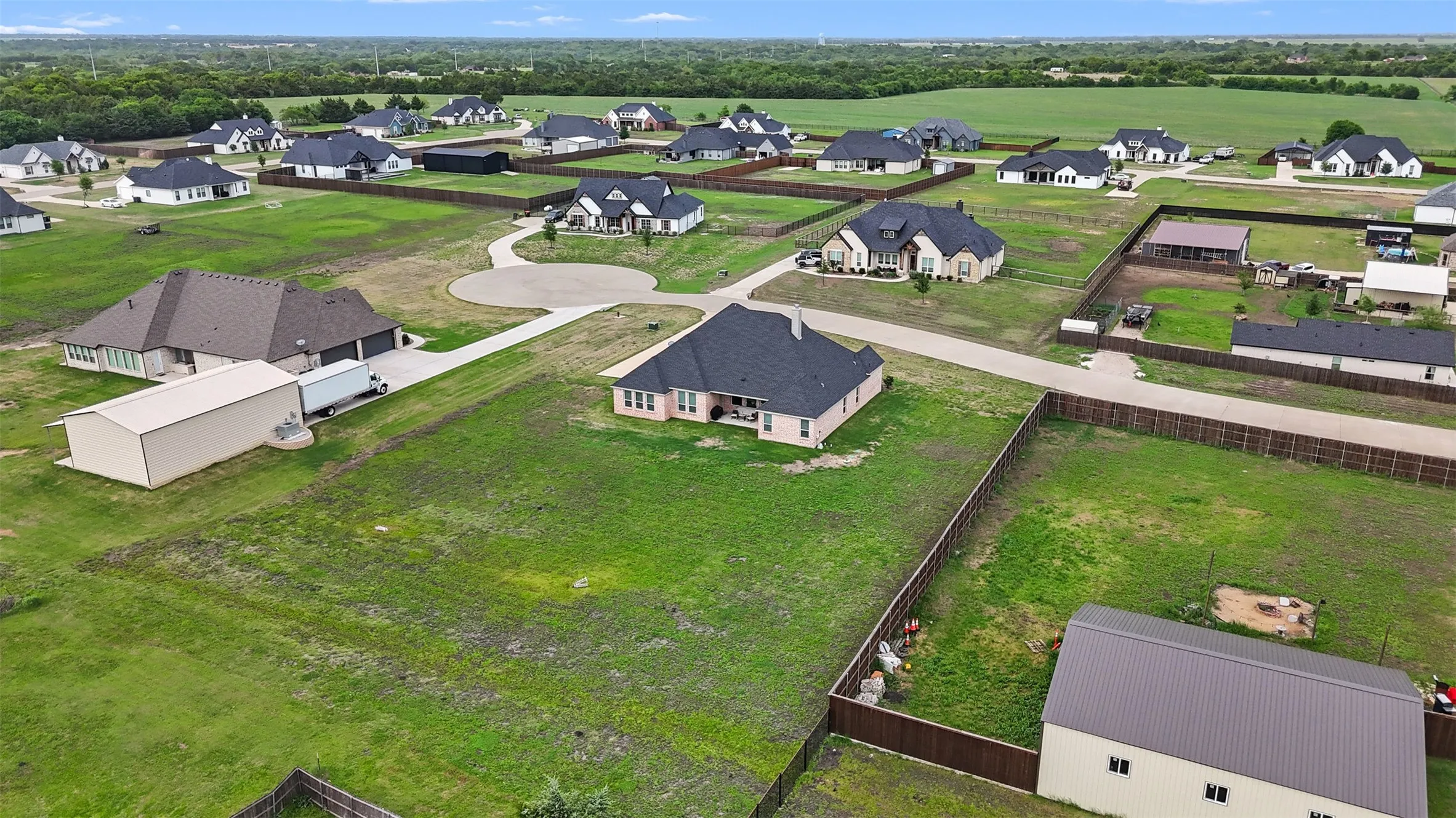 Single Family Residence For Sale in Ellis County , 321 Rolling Meadows Drive, Waxahachie, Texas 75165, 4 Bedroom, 3 Bathroom, 3 Garage spaces, 3,040 Sqft, built in 2021, Preowned, mls#21242941, Real Estate Agent in Waxahachie, Homes For Sale in Ellis county, Homes For Sale in Waxahachie, Realtor in Waxahachie Texas, Real Estate Brokerage Independent Realty Texas, Luminita Cordes Realtor