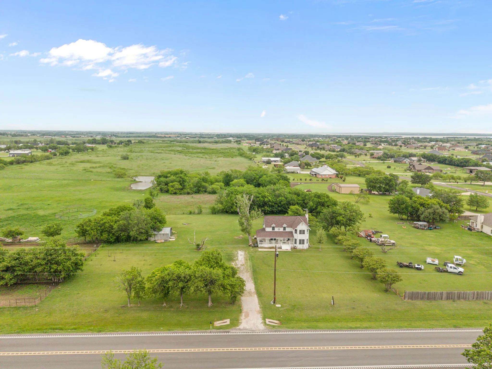 Single Family Residence For Sale in Denton County , 2038 Fm 455 W, Sanger, Texas 76266, 4 Bedrooms, 3 Bathrooms, Garage spaces, 2,207 Sqft, built in 1986, Preowned, Price $950,000, mls#21238621, Real Estate Agent in Sanger, Homes For Sale in Denton county, Homes For Sale in Sanger, Realtor in Sanger Texas, Real Estate Brokerage Independent Realty Texas, Luminita Cordes Realtor