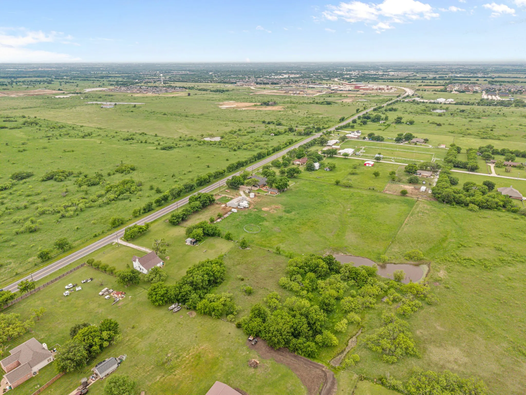 Single Family Residence For Sale in Denton County , 2038 Fm 455 W, Sanger, Texas 76266, 4 Bedrooms, 3 Bathrooms, Garage spaces, 2,207 Sqft, built in 1986, Preowned, Price $950,000, mls#21238621, Real Estate Agent in Sanger, Homes For Sale in Denton county, Homes For Sale in Sanger, Realtor in Sanger Texas, Real Estate Brokerage Independent Realty Texas, Luminita Cordes Realtor