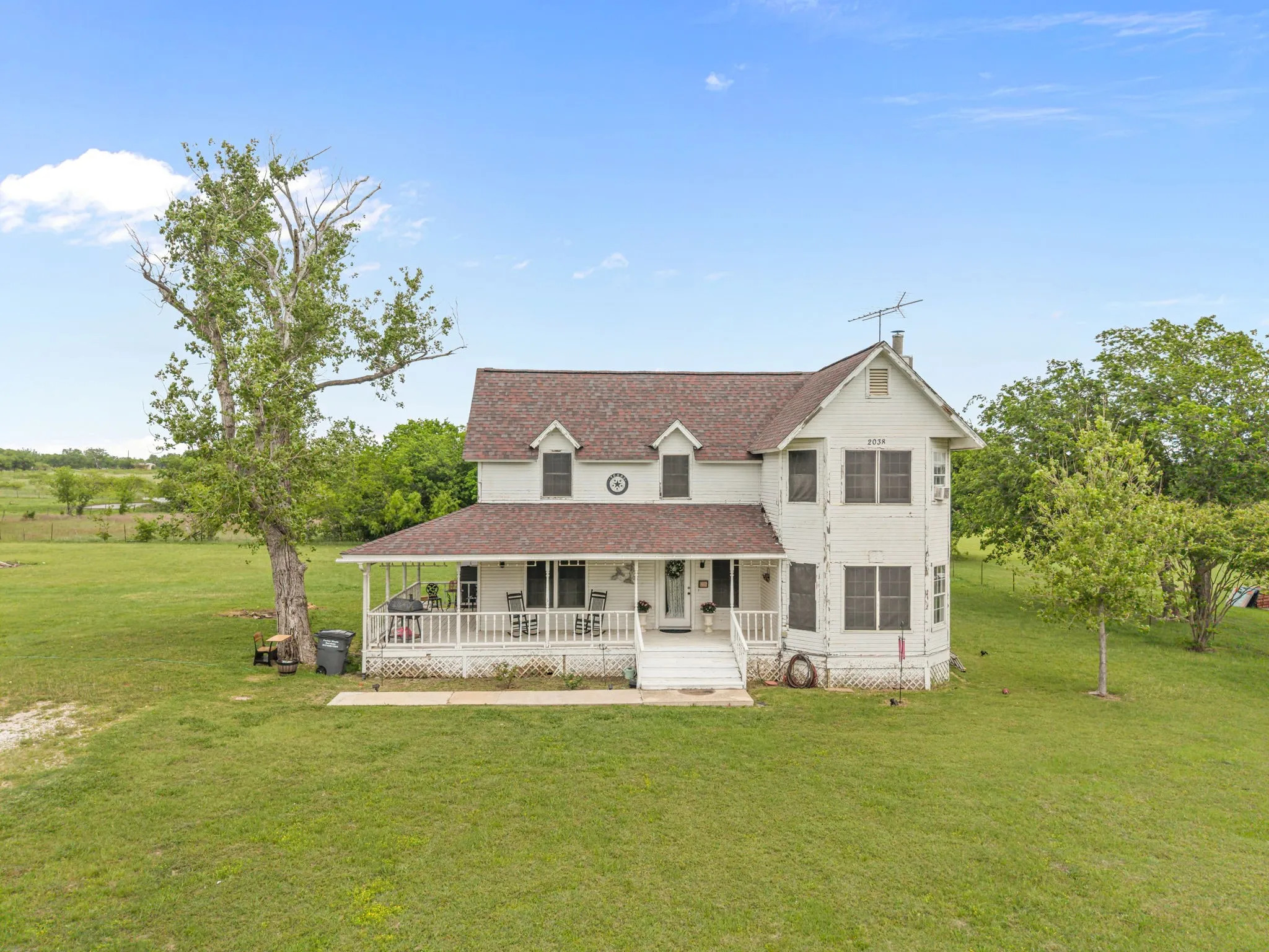 Single Family Residence For Sale in Denton County , 2038 Fm 455 W, Sanger, Texas 76266, 4 Bedrooms, 3 Bathrooms, Garage spaces, 2,207 Sqft, built in 1986, Preowned, Price $950,000, mls#21238621, Real Estate Agent in Sanger, Homes For Sale in Denton county, Homes For Sale in Sanger, Realtor in Sanger Texas, Real Estate Brokerage Independent Realty Texas, Luminita Cordes Realtor
