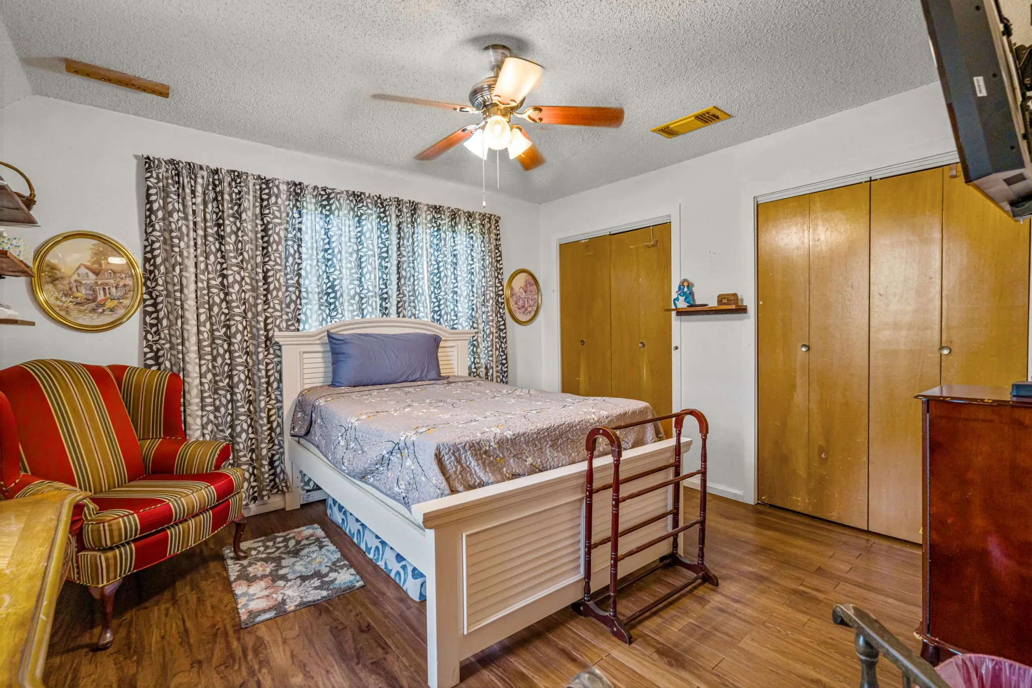 very spacious upstairs