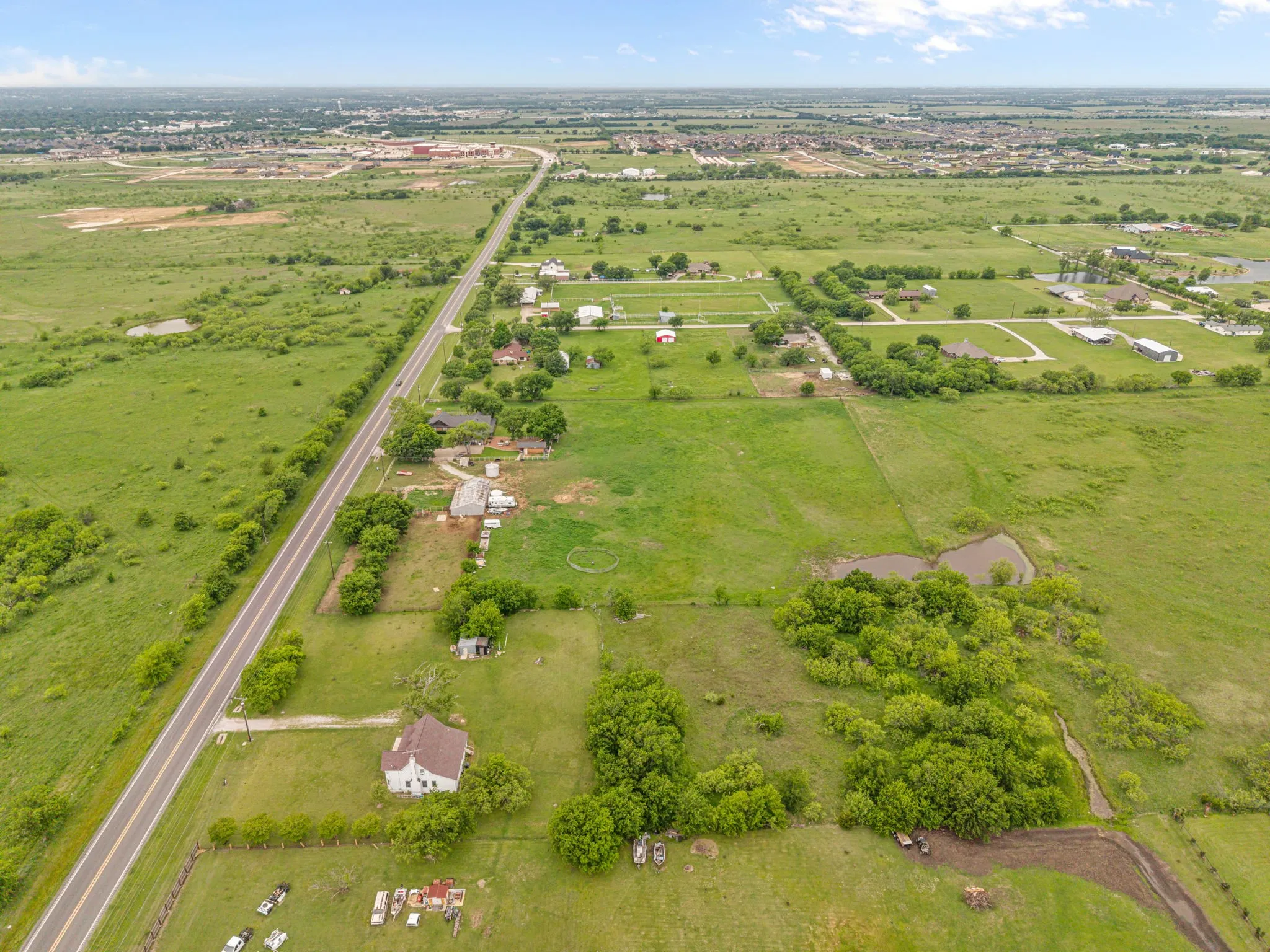 Single Family Residence For Sale in Denton County , 2038 Fm 455 W, Sanger, Texas 76266, 4 Bedrooms, 3 Bathrooms, Garage spaces, 2,207 Sqft, built in 1986, Preowned, Price $950,000, mls#21238621, Real Estate Agent in Sanger, Homes For Sale in Denton county, Homes For Sale in Sanger, Realtor in Sanger Texas, Real Estate Brokerage Independent Realty Texas, Luminita Cordes Realtor