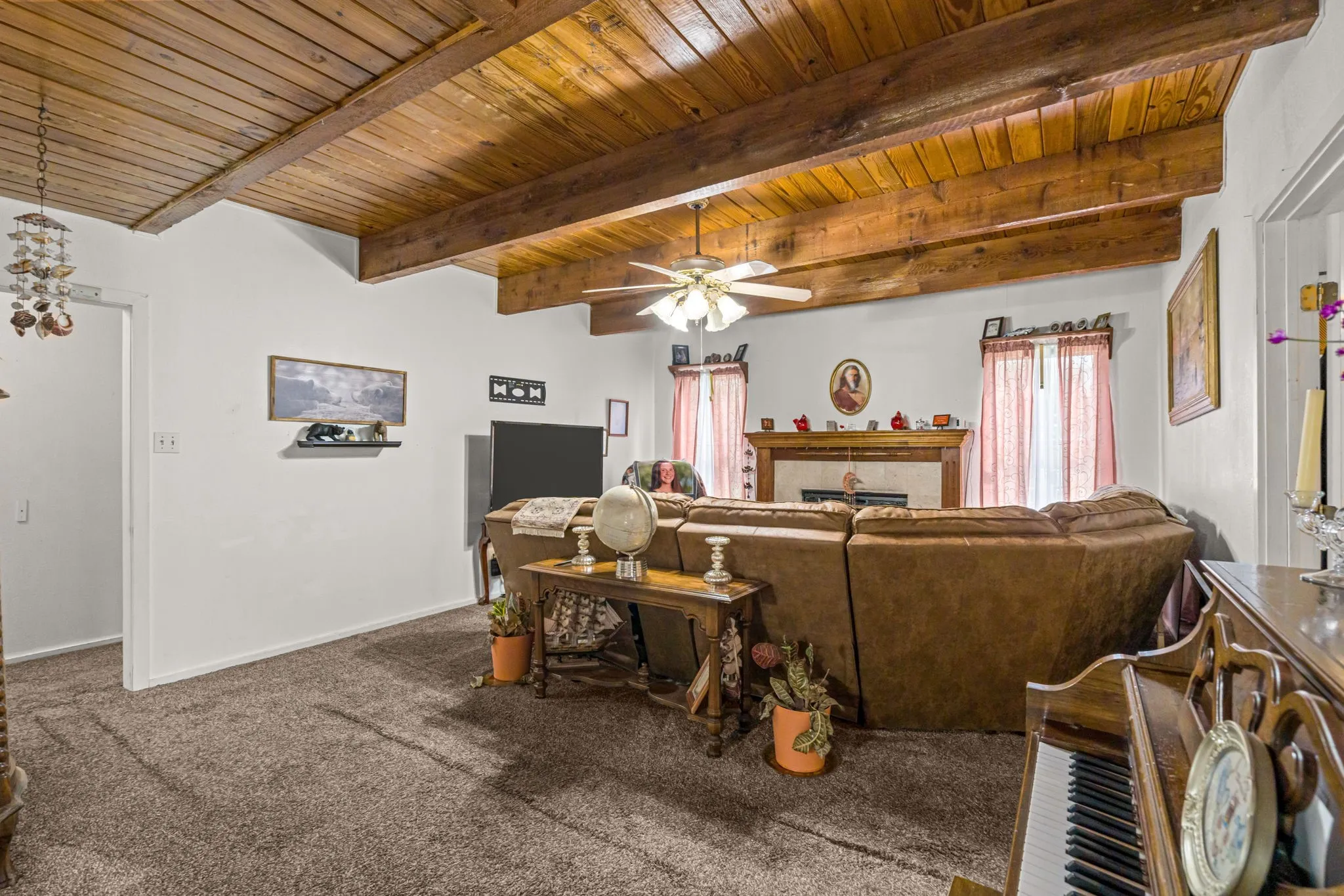 Single Family Residence For Sale in Denton County , 2038 Fm 455 W, Sanger, Texas 76266, 4 Bedrooms, 3 Bathrooms, Garage spaces, 2,207 Sqft, built in 1986, Preowned, Price $950,000, mls#21238621, Real Estate Agent in Sanger, Homes For Sale in Denton county, Homes For Sale in Sanger, Realtor in Sanger Texas, Real Estate Brokerage Independent Realty Texas, Luminita Cordes Realtor