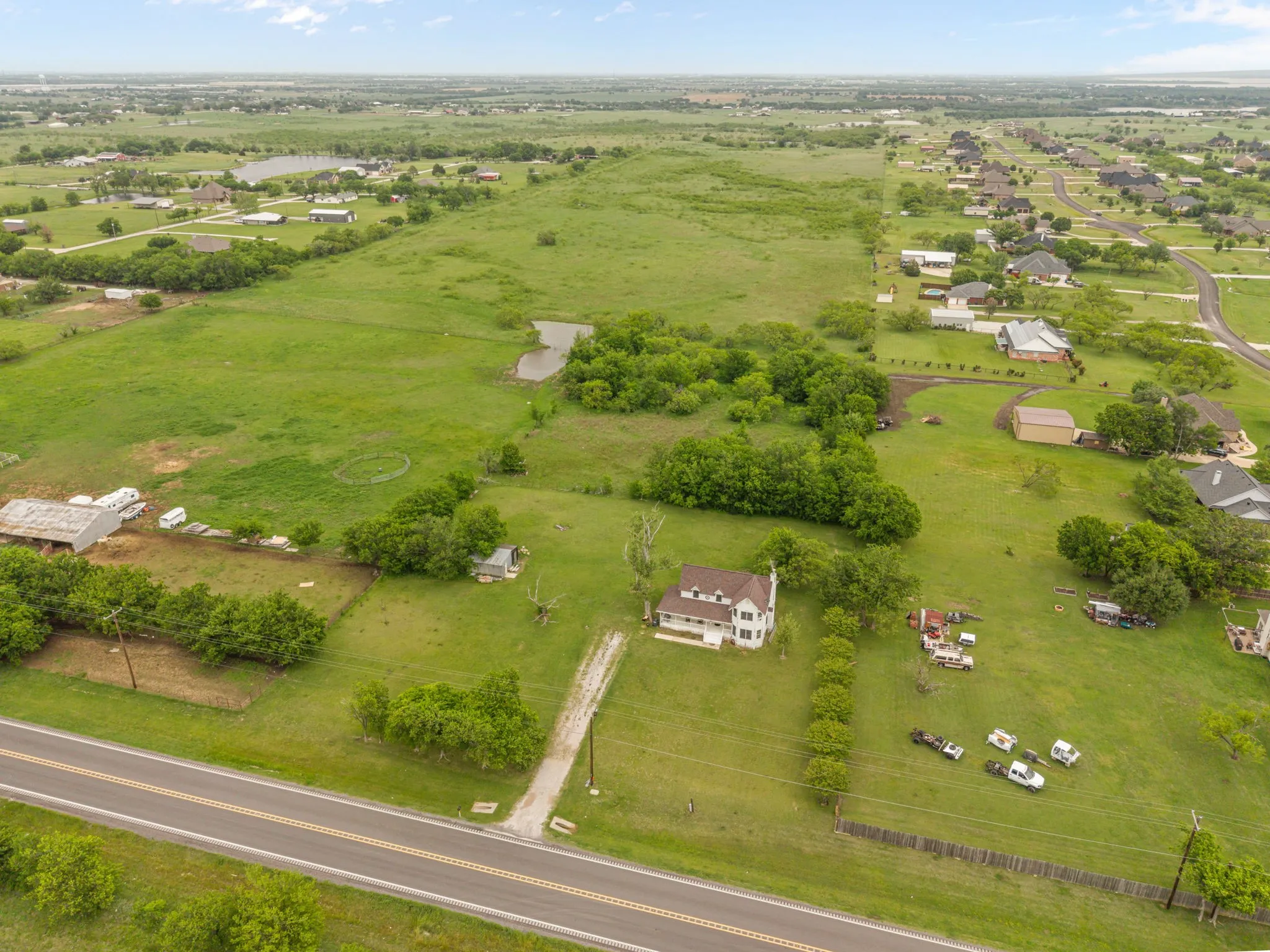 Single Family Residence For Sale in Denton County , 2038 Fm 455 W, Sanger, Texas 76266, 4 Bedrooms, 3 Bathrooms, Garage spaces, 2,207 Sqft, built in 1986, Preowned, Price $950,000, mls#21238621, Real Estate Agent in Sanger, Homes For Sale in Denton county, Homes For Sale in Sanger, Realtor in Sanger Texas, Real Estate Brokerage Independent Realty Texas, Luminita Cordes Realtor