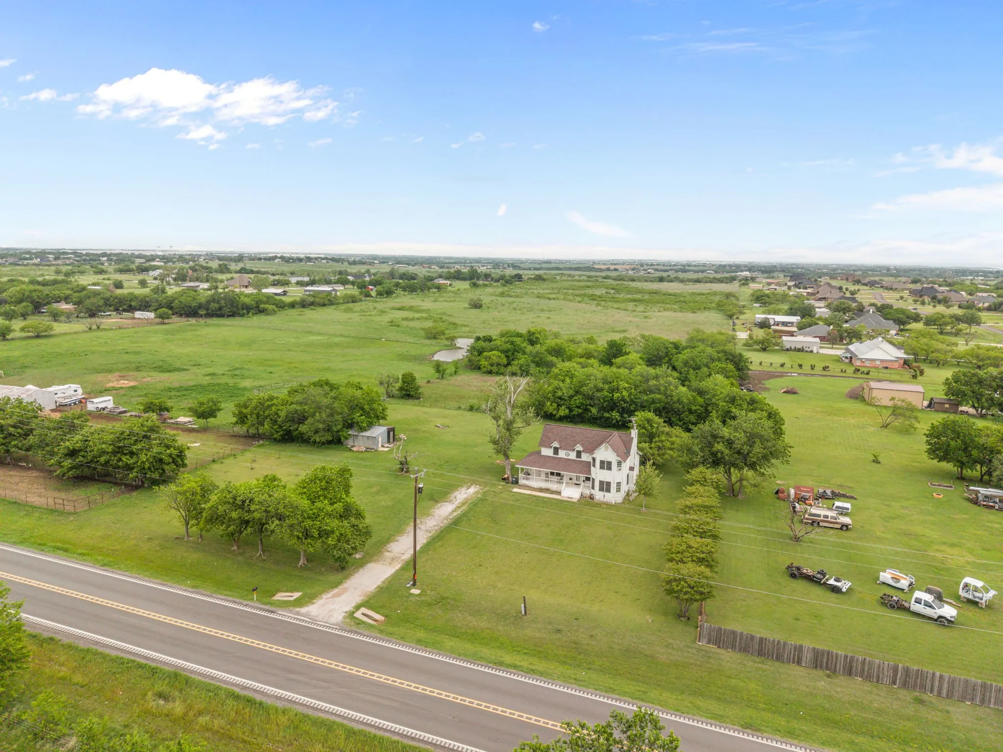 Single Family Residence For Sale in Denton County , 2038 Fm 455 W, Sanger, Texas 76266, 4 Bedrooms, 3 Bathrooms, Garage spaces, 2,207 Sqft, built in 1986, Preowned, Price $950,000, mls#21238621, Real Estate Agent in Sanger, Homes For Sale in Denton county, Homes For Sale in Sanger, Realtor in Sanger Texas, Real Estate Brokerage Independent Realty Texas, Luminita Cordes Realtor