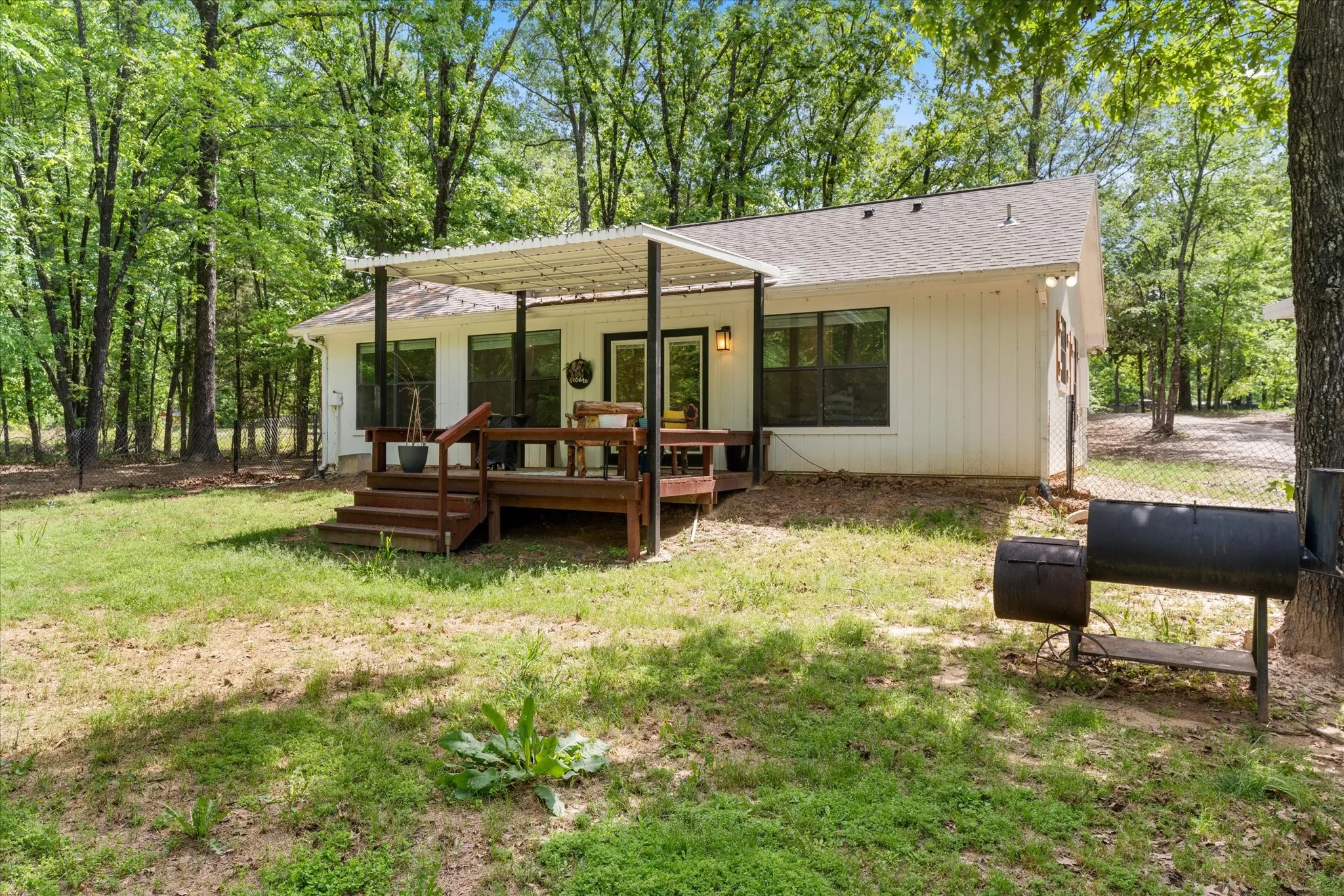 Single Family Residence For Sale in Wood County , 353 PR 5861, Yantis, Texas 75497, 2 Bedroom, 1 Bathroom, Garage spaces, 975 Sqft, built in 2019, Preowned, mls#21224558, Real Estate Agent in Yantis, Homes For Sale in Wood county, Homes For Sale in Yantis, Realtor in Yantis Texas, Real Estate Brokerage Independent Realty Texas, Luminita Cordes Realtor