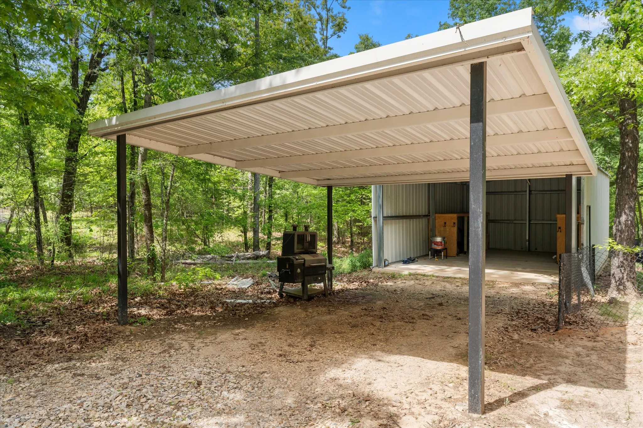 Single Family Residence For Sale in Wood County , 353 PR 5861, Yantis, Texas 75497, 2 Bedroom, 1 Bathroom, Garage spaces, 975 Sqft, built in 2019, Preowned, mls#21224558, Real Estate Agent in Yantis, Homes For Sale in Wood county, Homes For Sale in Yantis, Realtor in Yantis Texas, Real Estate Brokerage Independent Realty Texas, Luminita Cordes Realtor