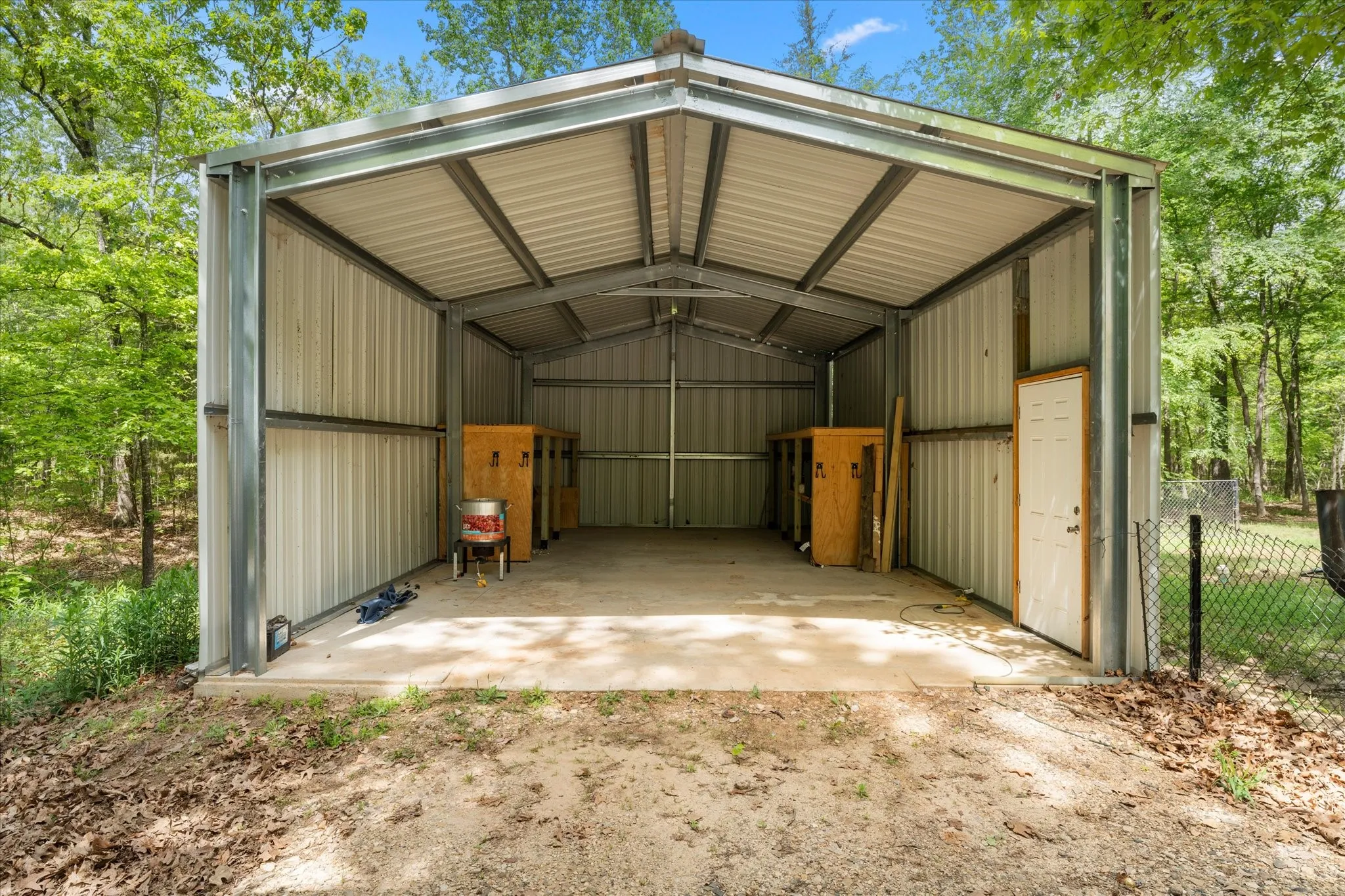 Single Family Residence For Sale in Wood County , 353 PR 5861, Yantis, Texas 75497, 2 Bedroom, 1 Bathroom, Garage spaces, 975 Sqft, built in 2019, Preowned, mls#21224558, Real Estate Agent in Yantis, Homes For Sale in Wood county, Homes For Sale in Yantis, Realtor in Yantis Texas, Real Estate Brokerage Independent Realty Texas, Luminita Cordes Realtor