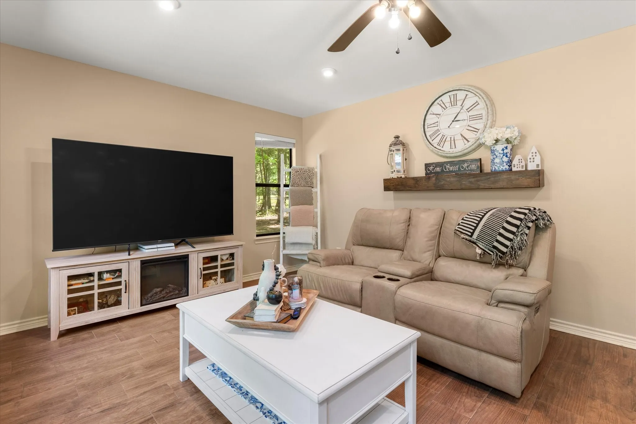 Single Family Residence For Sale in Wood County , 353 PR 5861, Yantis, Texas 75497, 2 Bedroom, 1 Bathroom, Garage spaces, 975 Sqft, built in 2019, Preowned, mls#21224558, Real Estate Agent in Yantis, Homes For Sale in Wood county, Homes For Sale in Yantis, Realtor in Yantis Texas, Real Estate Brokerage Independent Realty Texas, Luminita Cordes Realtor