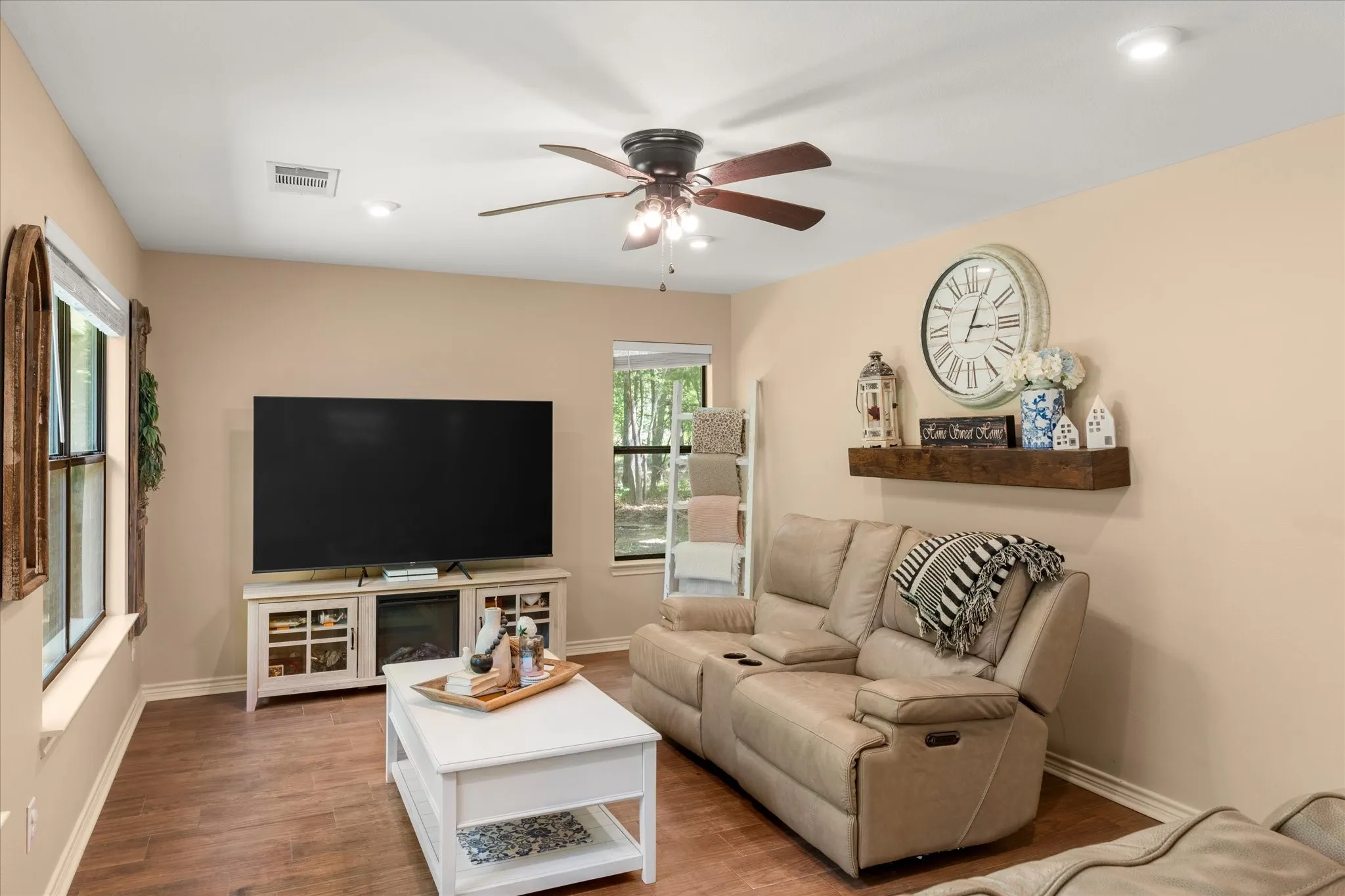 Single Family Residence For Sale in Wood County , 353 PR 5861, Yantis, Texas 75497, 2 Bedroom, 1 Bathroom, Garage spaces, 975 Sqft, built in 2019, Preowned, mls#21224558, Real Estate Agent in Yantis, Homes For Sale in Wood county, Homes For Sale in Yantis, Realtor in Yantis Texas, Real Estate Brokerage Independent Realty Texas, Luminita Cordes Realtor
