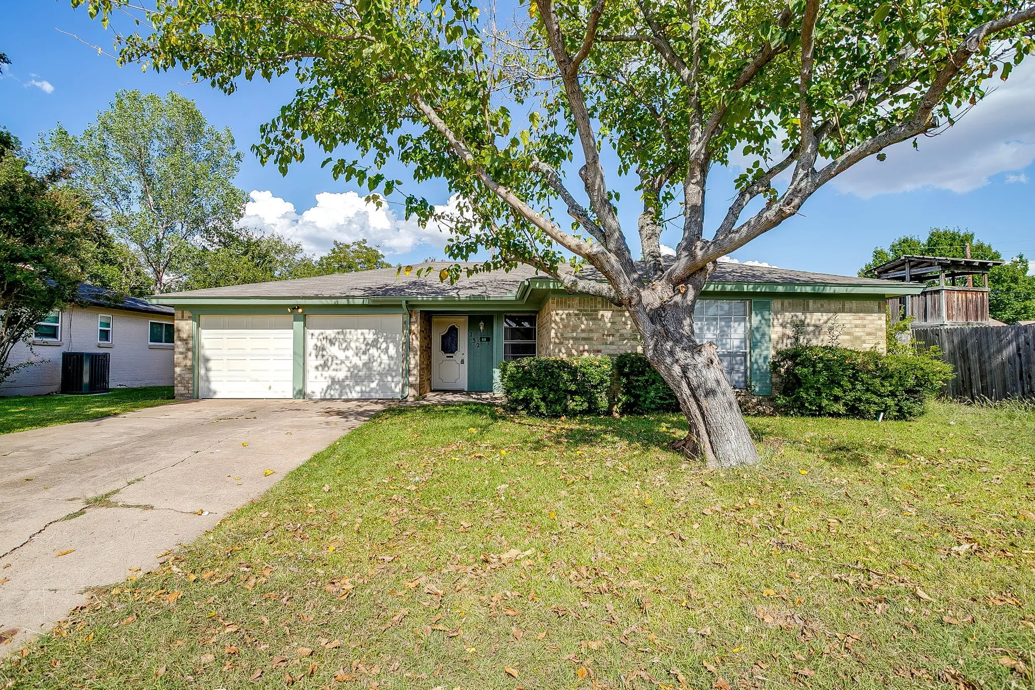 Single Family Residence For Rent in Johnson County , 232 Linda Drive, Burleson, Texas 76028, 3 Bedroom, 2 Bathroom, 2 Garage spaces, 1,554 Sqft, built in 1974, Preowned, mls#21240500, Real Estate Agent in Burleson, Homes For Rent in Johnson county, Homes For Rent in Burleson, Realtor in Burleson Texas, Real Estate Brokerage Independent Realty Texas, Luminita Cordes Realtor