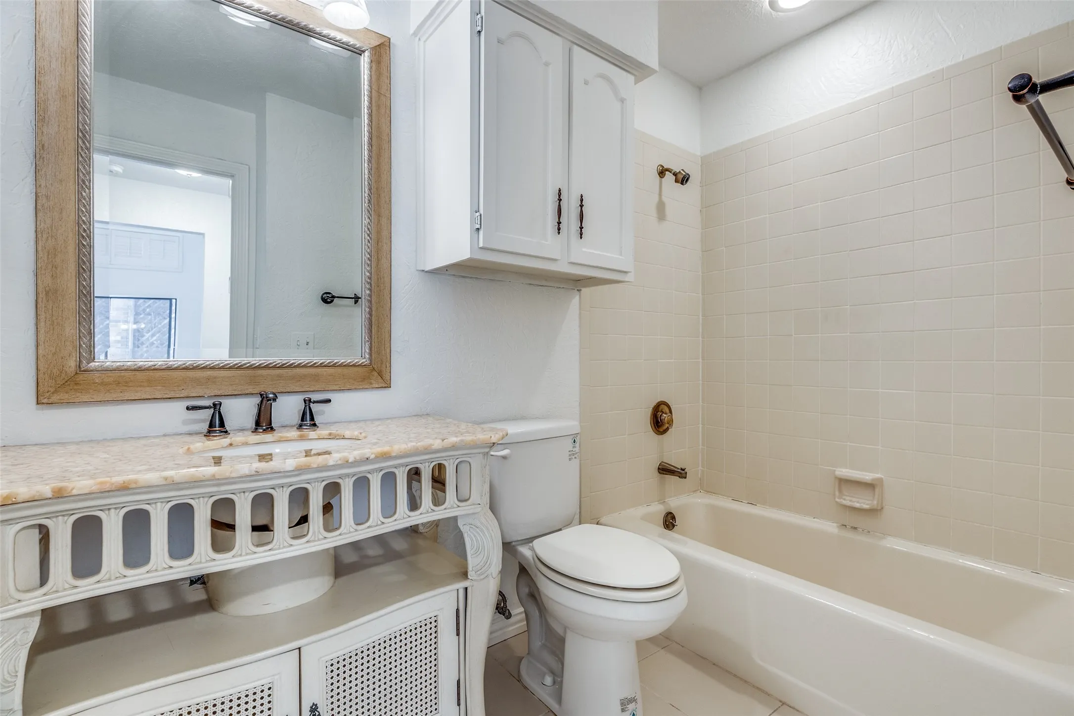 Single Family Residence For Rent in Dallas County , 4147 Rosser Square, Dallas, Texas 75244, 2 Bedroom, 2 Bathroom, 2 Garage spaces, 1,268 Sqft, built in 1981, Preowned, mls#21244489, Real Estate Agent in Dallas, Homes For Rent in Dallas county, Homes For Rent in Dallas, Realtor in Dallas Texas, Real Estate Brokerage Independent Realty Texas, Luminita Cordes Realtor