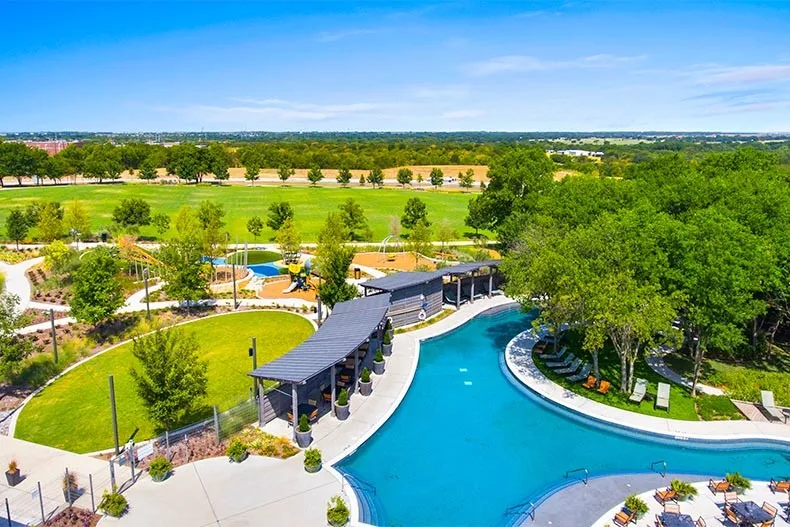 Single Family Residence For Sale in Denton County , 748 Fireside Drive, Little Elm, Texas 76227, 5 Bedroom, 5 Bathroom, 3 Garage spaces, 3,553 Sqft, built in 2016, Preowned, mls#21244589, Real Estate Agent in Little Elm, Homes For Sale in Denton county, Homes For Sale in Little Elm, Realtor in Little Elm Texas, Real Estate Brokerage Independent Realty Texas, Luminita Cordes Realtor
