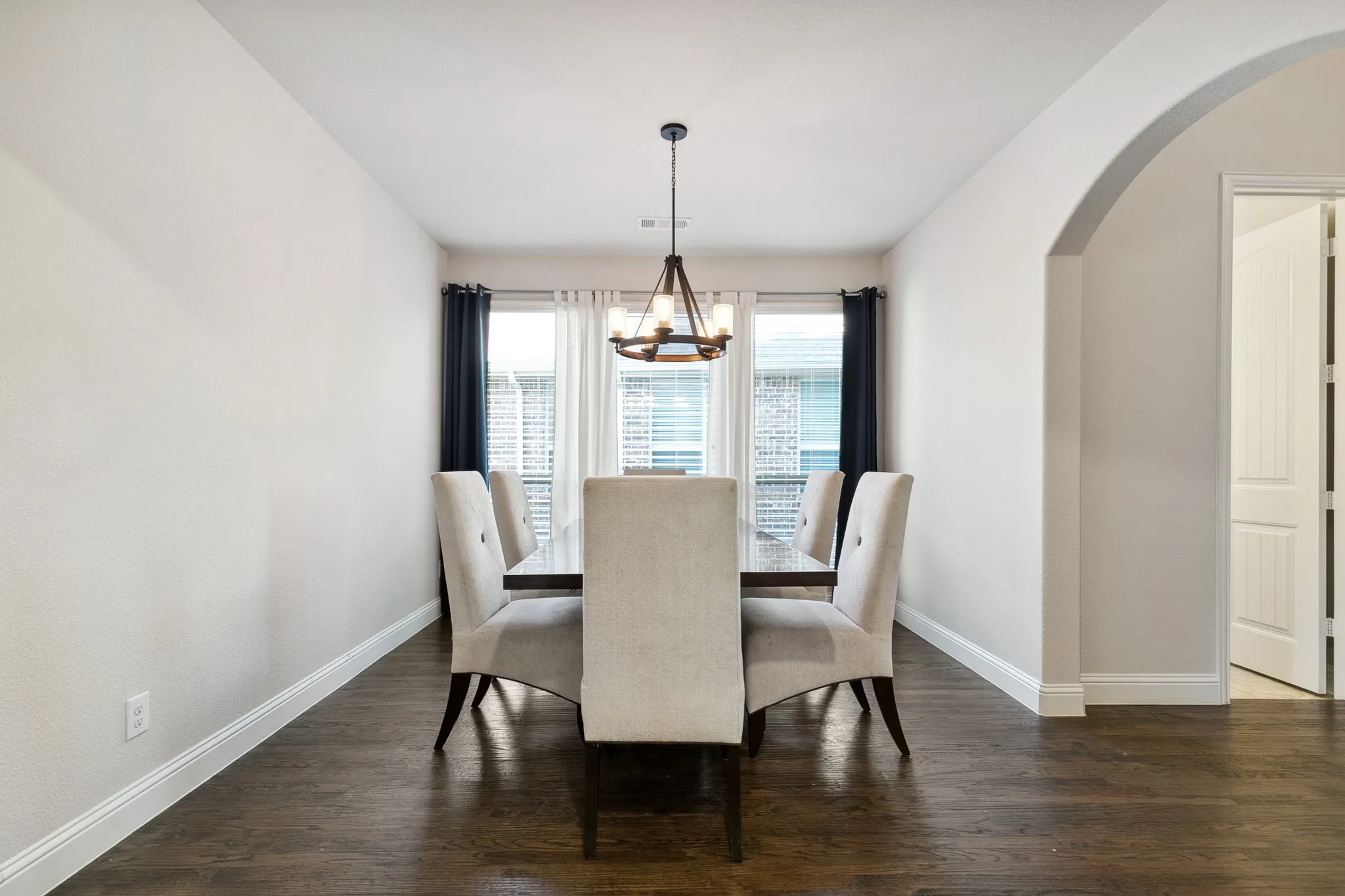 Single Family Residence For Sale in Denton County , 748 Fireside Drive, Little Elm, Texas 76227, 5 Bedroom, 5 Bathroom, 3 Garage spaces, 3,553 Sqft, built in 2016, Preowned, mls#21244589, Real Estate Agent in Little Elm, Homes For Sale in Denton county, Homes For Sale in Little Elm, Realtor in Little Elm Texas, Real Estate Brokerage Independent Realty Texas, Luminita Cordes Realtor