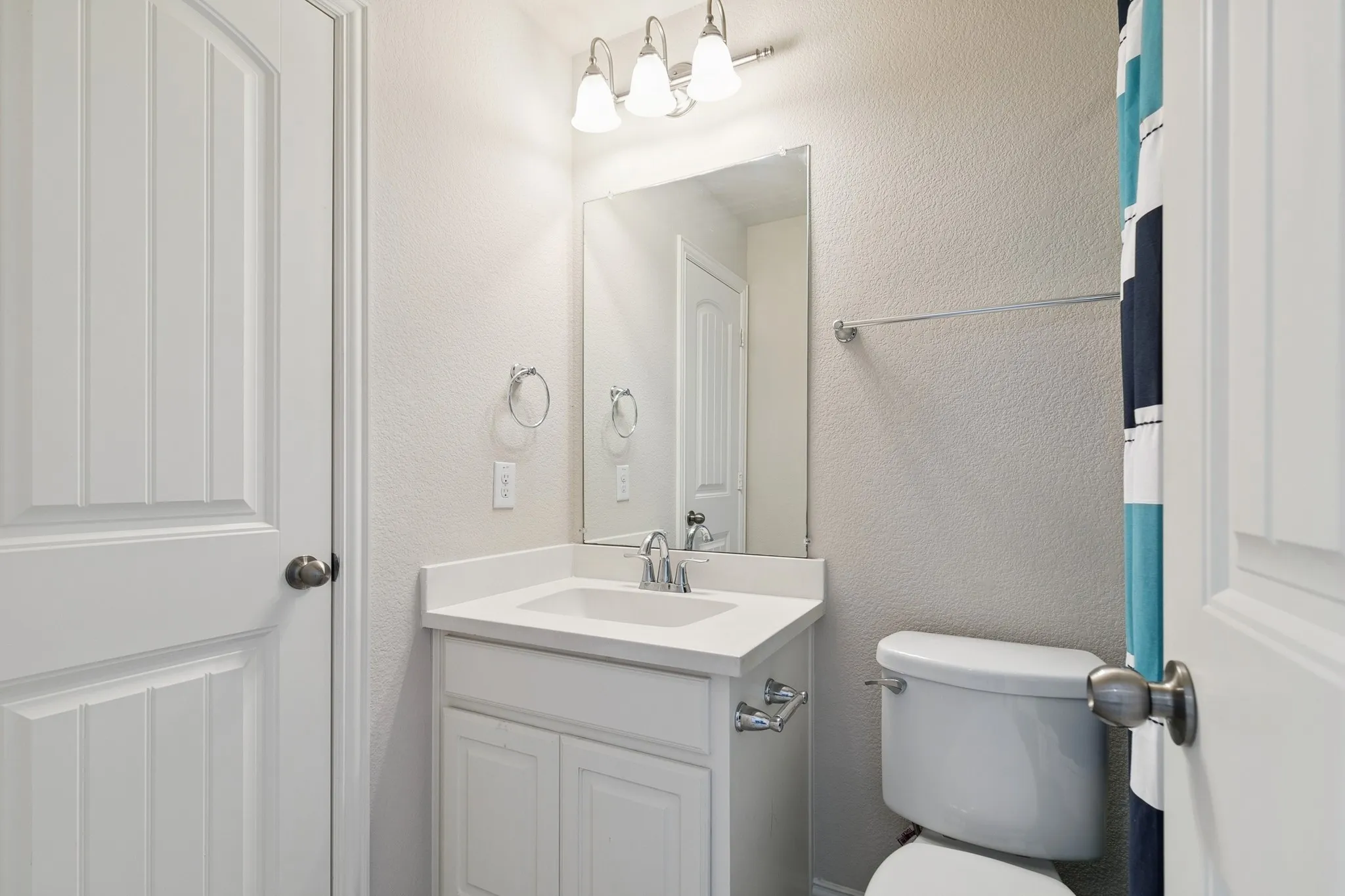 Single Family Residence For Sale in Denton County , 748 Fireside Drive, Little Elm, Texas 76227, 5 Bedroom, 5 Bathroom, 3 Garage spaces, 3,553 Sqft, built in 2016, Preowned, mls#21244589, Real Estate Agent in Little Elm, Homes For Sale in Denton county, Homes For Sale in Little Elm, Realtor in Little Elm Texas, Real Estate Brokerage Independent Realty Texas, Luminita Cordes Realtor