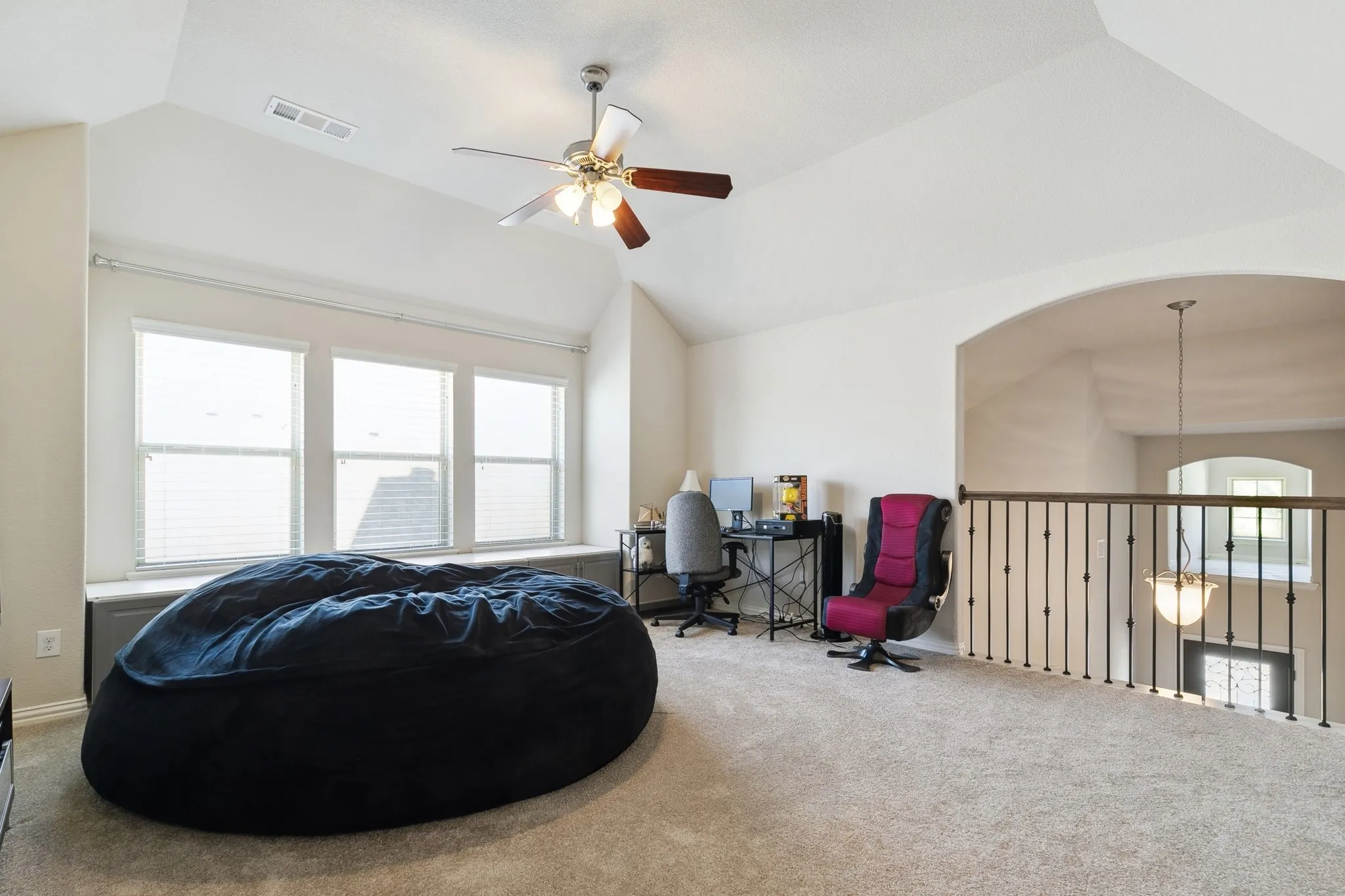 Single Family Residence For Sale in Denton County , 748 Fireside Drive, Little Elm, Texas 76227, 5 Bedroom, 5 Bathroom, 3 Garage spaces, 3,553 Sqft, built in 2016, Preowned, mls#21244589, Real Estate Agent in Little Elm, Homes For Sale in Denton county, Homes For Sale in Little Elm, Realtor in Little Elm Texas, Real Estate Brokerage Independent Realty Texas, Luminita Cordes Realtor