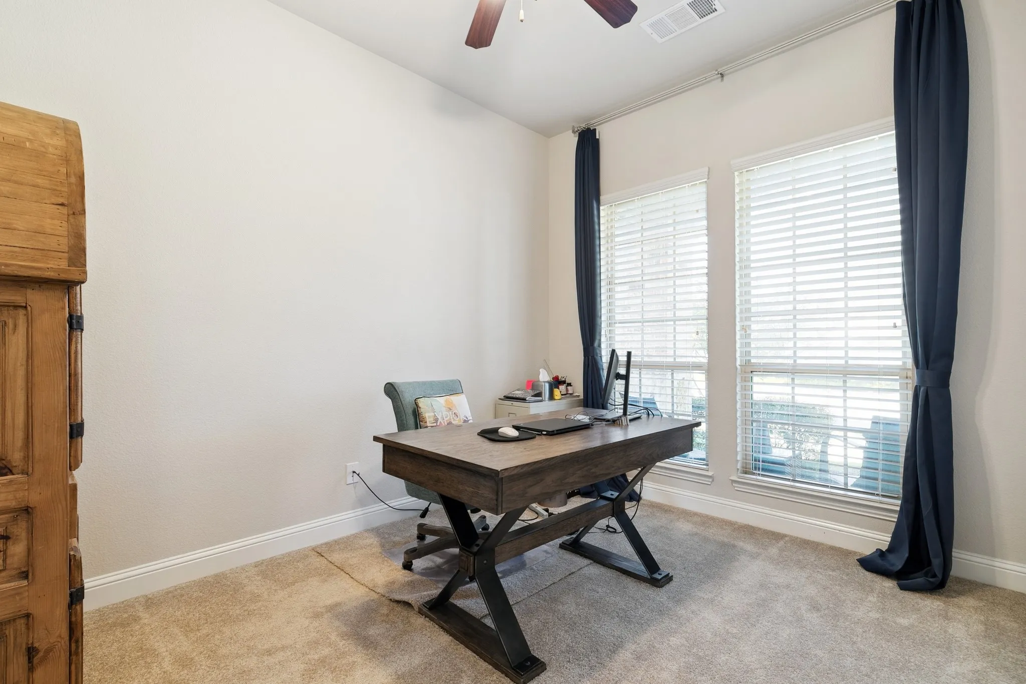 Single Family Residence For Sale in Denton County , 748 Fireside Drive, Little Elm, Texas 76227, 5 Bedroom, 5 Bathroom, 3 Garage spaces, 3,553 Sqft, built in 2016, Preowned, mls#21244589, Real Estate Agent in Little Elm, Homes For Sale in Denton county, Homes For Sale in Little Elm, Realtor in Little Elm Texas, Real Estate Brokerage Independent Realty Texas, Luminita Cordes Realtor