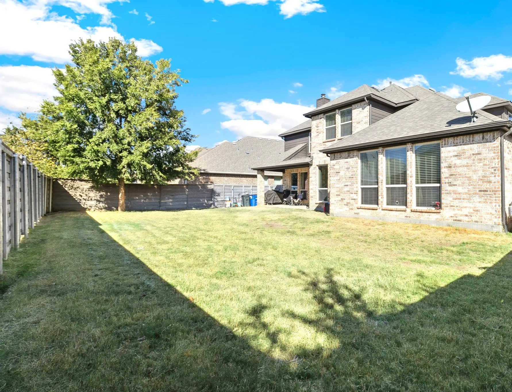 Single Family Residence For Sale in Denton County , 748 Fireside Drive, Little Elm, Texas 76227, 5 Bedroom, 5 Bathroom, 3 Garage spaces, 3,553 Sqft, built in 2016, Preowned, mls#21244589, Real Estate Agent in Little Elm, Homes For Sale in Denton county, Homes For Sale in Little Elm, Realtor in Little Elm Texas, Real Estate Brokerage Independent Realty Texas, Luminita Cordes Realtor
