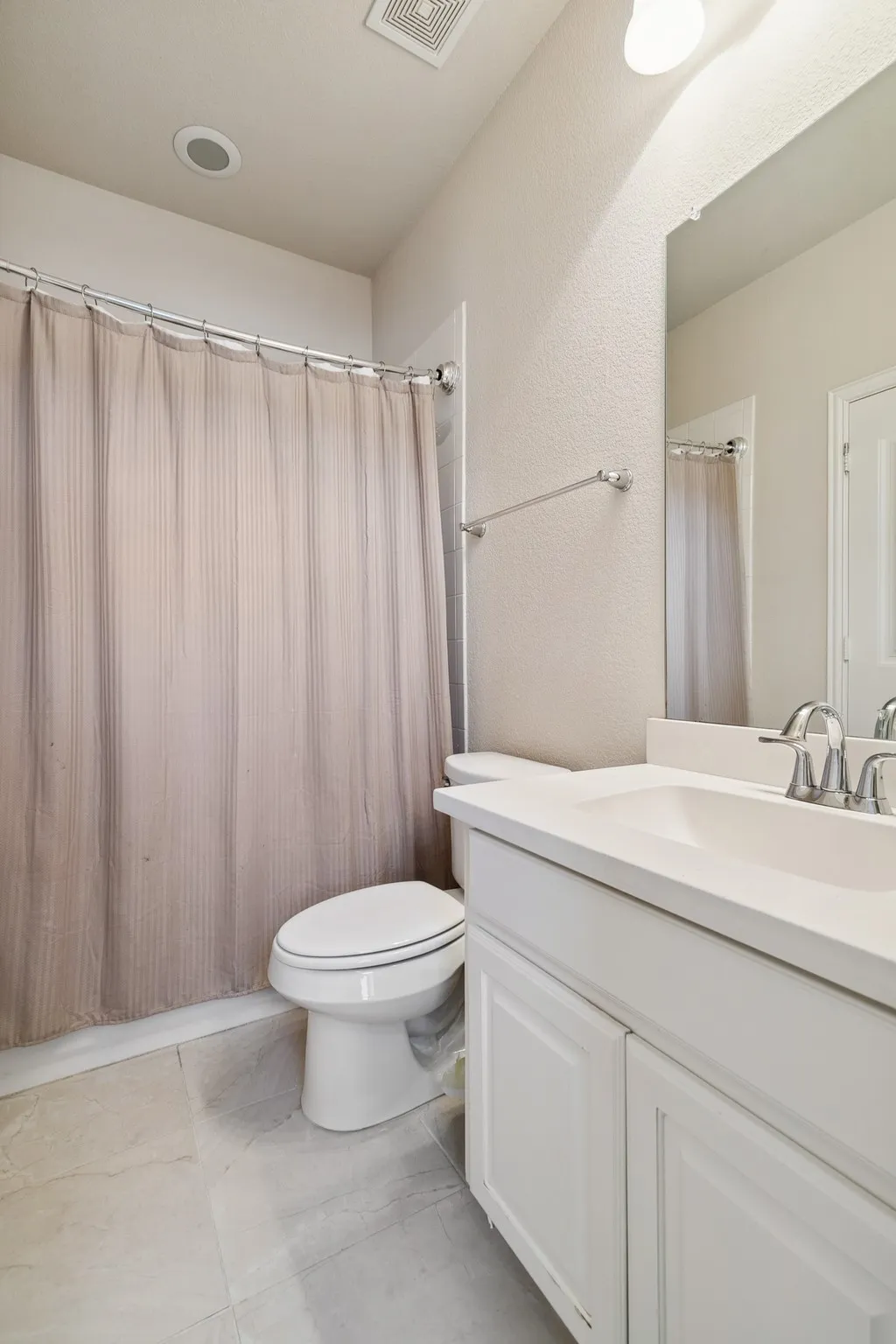 Single Family Residence For Sale in Denton County , 748 Fireside Drive, Little Elm, Texas 76227, 5 Bedroom, 5 Bathroom, 3 Garage spaces, 3,553 Sqft, built in 2016, Preowned, mls#21244589, Real Estate Agent in Little Elm, Homes For Sale in Denton county, Homes For Sale in Little Elm, Realtor in Little Elm Texas, Real Estate Brokerage Independent Realty Texas, Luminita Cordes Realtor