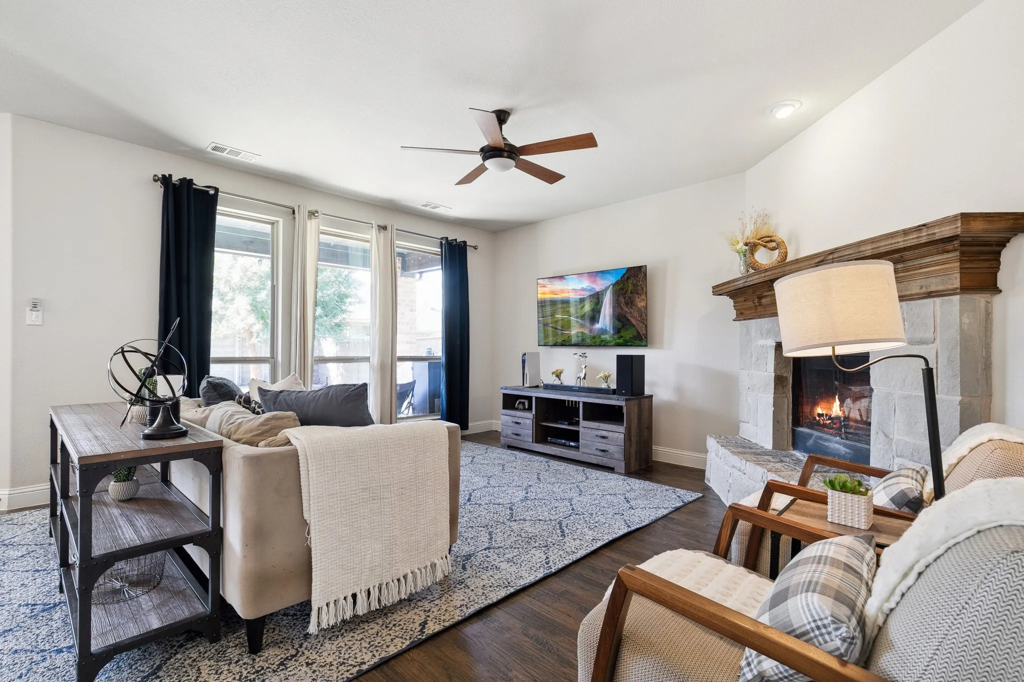 Single Family Residence For Sale in Denton County , 748 Fireside Drive, Little Elm, Texas 76227, 5 Bedroom, 5 Bathroom, 3 Garage spaces, 3,553 Sqft, built in 2016, Preowned, mls#21244589, Real Estate Agent in Little Elm, Homes For Sale in Denton county, Homes For Sale in Little Elm, Realtor in Little Elm Texas, Real Estate Brokerage Independent Realty Texas, Luminita Cordes Realtor
