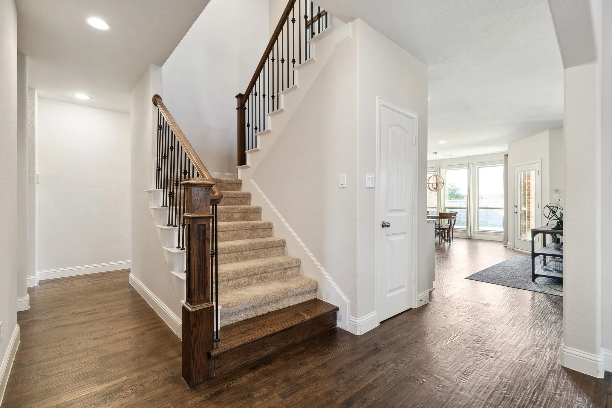Single Family Residence For Sale in Denton County , 748 Fireside Drive, Little Elm, Texas 76227, 5 Bedroom, 5 Bathroom, 3 Garage spaces, 3,553 Sqft, built in 2016, Preowned, mls#21244589, Real Estate Agent in Little Elm, Homes For Sale in Denton county, Homes For Sale in Little Elm, Realtor in Little Elm Texas, Real Estate Brokerage Independent Realty Texas, Luminita Cordes Realtor