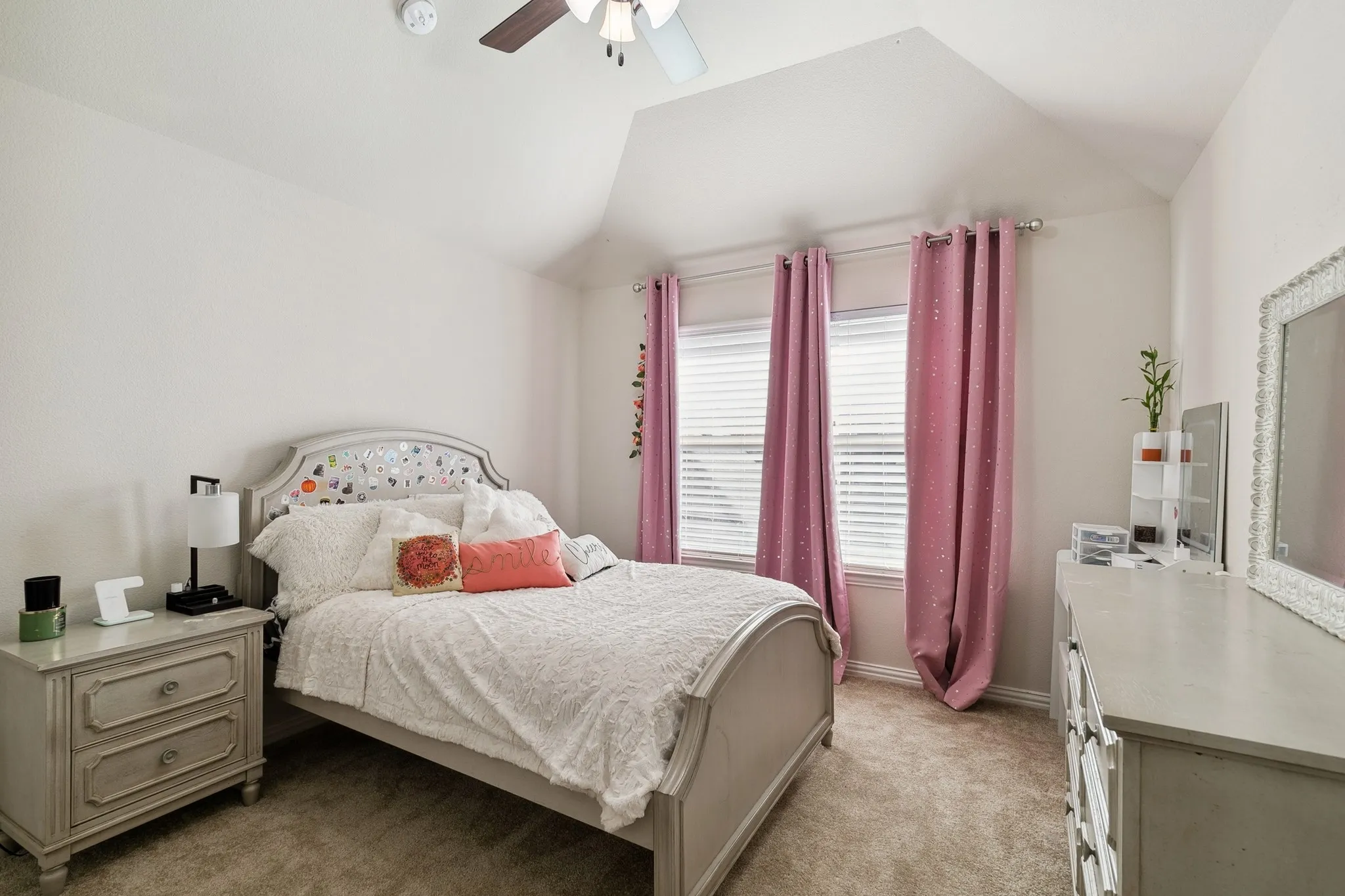Single Family Residence For Sale in Denton County , 748 Fireside Drive, Little Elm, Texas 76227, 5 Bedroom, 5 Bathroom, 3 Garage spaces, 3,553 Sqft, built in 2016, Preowned, mls#21244589, Real Estate Agent in Little Elm, Homes For Sale in Denton county, Homes For Sale in Little Elm, Realtor in Little Elm Texas, Real Estate Brokerage Independent Realty Texas, Luminita Cordes Realtor