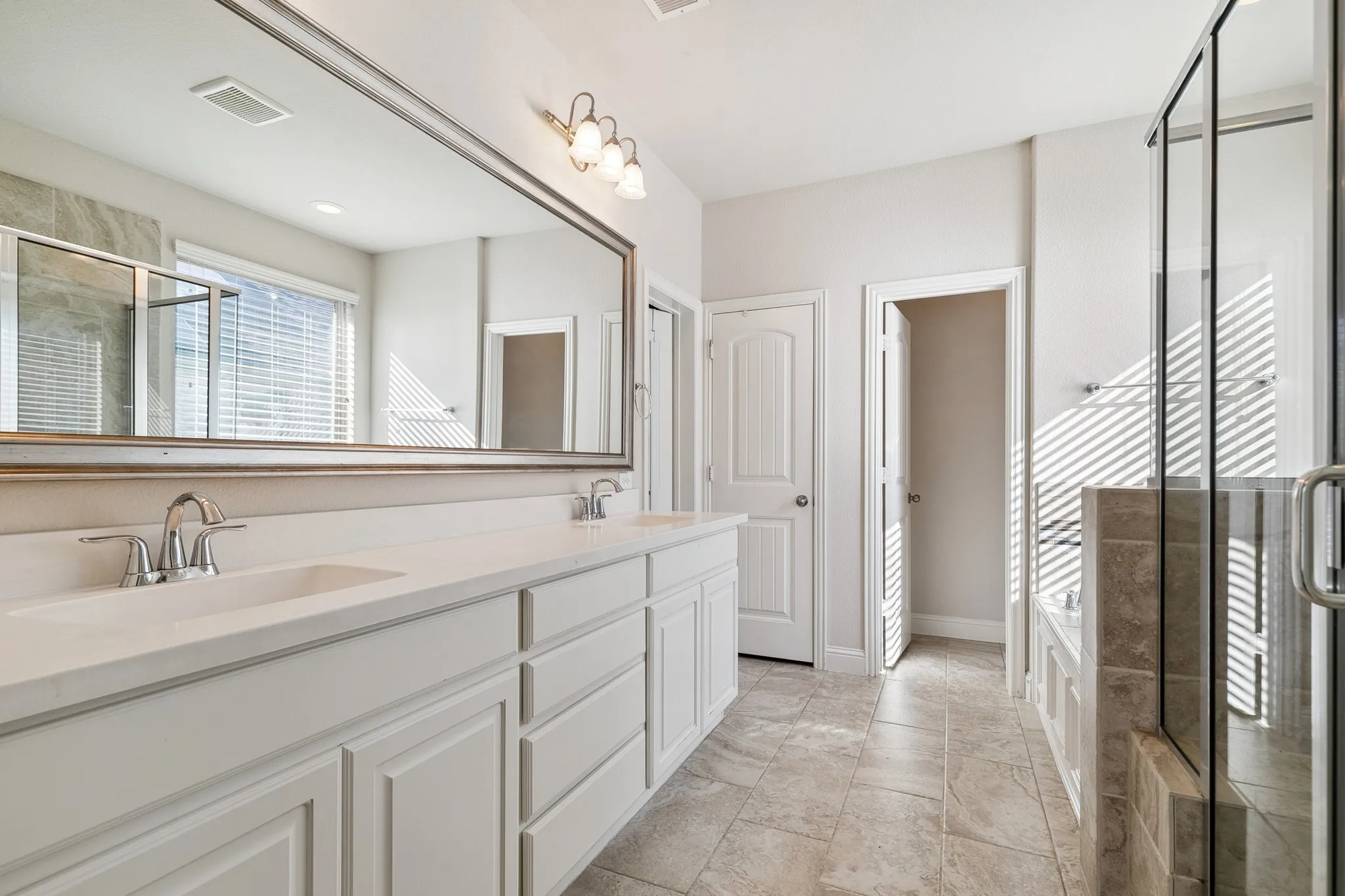 Single Family Residence For Sale in Denton County , 748 Fireside Drive, Little Elm, Texas 76227, 5 Bedroom, 5 Bathroom, 3 Garage spaces, 3,553 Sqft, built in 2016, Preowned, mls#21244589, Real Estate Agent in Little Elm, Homes For Sale in Denton county, Homes For Sale in Little Elm, Realtor in Little Elm Texas, Real Estate Brokerage Independent Realty Texas, Luminita Cordes Realtor