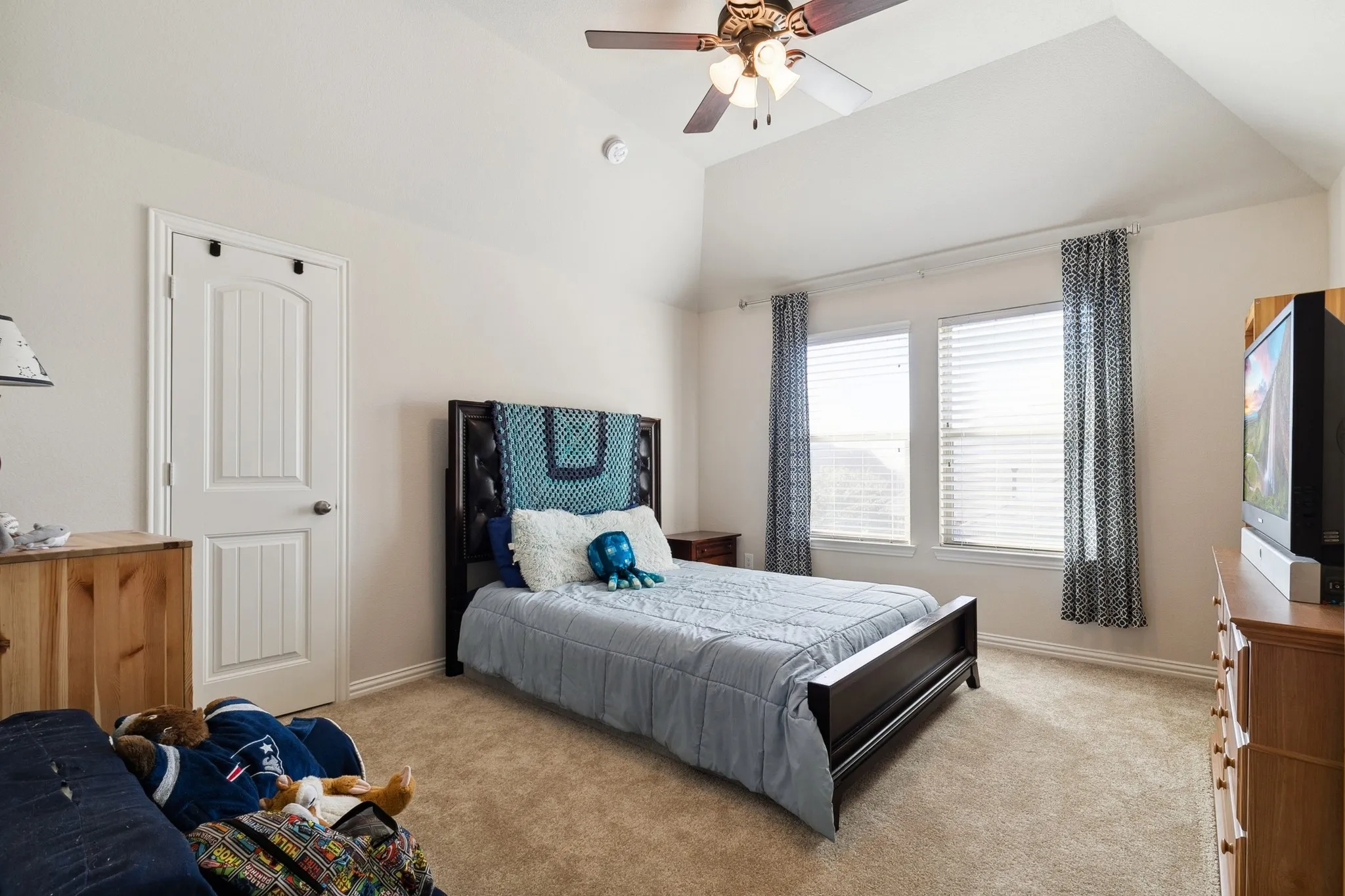Single Family Residence For Sale in Denton County , 748 Fireside Drive, Little Elm, Texas 76227, 5 Bedroom, 5 Bathroom, 3 Garage spaces, 3,553 Sqft, built in 2016, Preowned, mls#21244589, Real Estate Agent in Little Elm, Homes For Sale in Denton county, Homes For Sale in Little Elm, Realtor in Little Elm Texas, Real Estate Brokerage Independent Realty Texas, Luminita Cordes Realtor