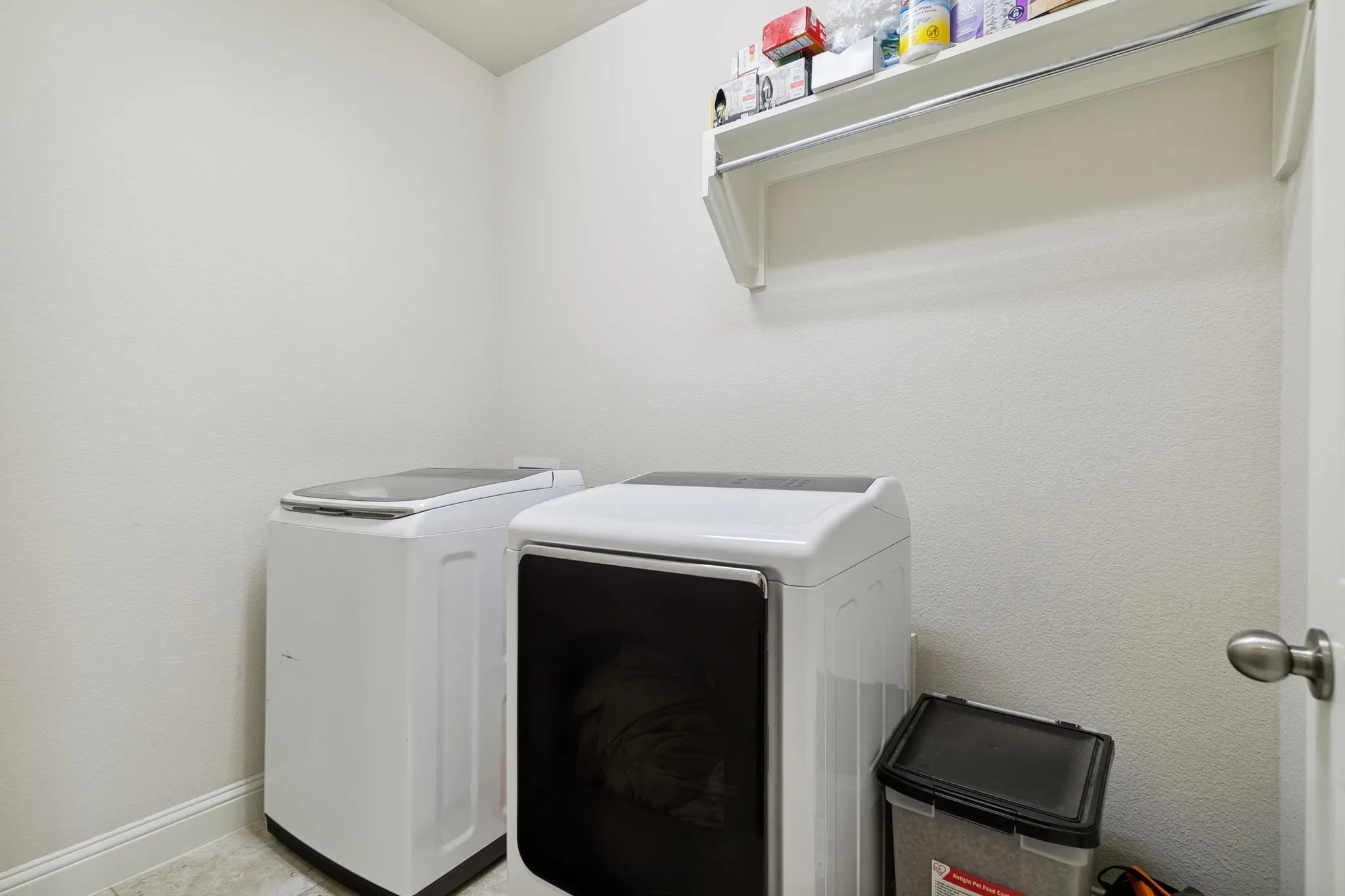 Single Family Residence For Sale in Denton County , 748 Fireside Drive, Little Elm, Texas 76227, 5 Bedroom, 5 Bathroom, 3 Garage spaces, 3,553 Sqft, built in 2016, Preowned, mls#21244589, Real Estate Agent in Little Elm, Homes For Sale in Denton county, Homes For Sale in Little Elm, Realtor in Little Elm Texas, Real Estate Brokerage Independent Realty Texas, Luminita Cordes Realtor