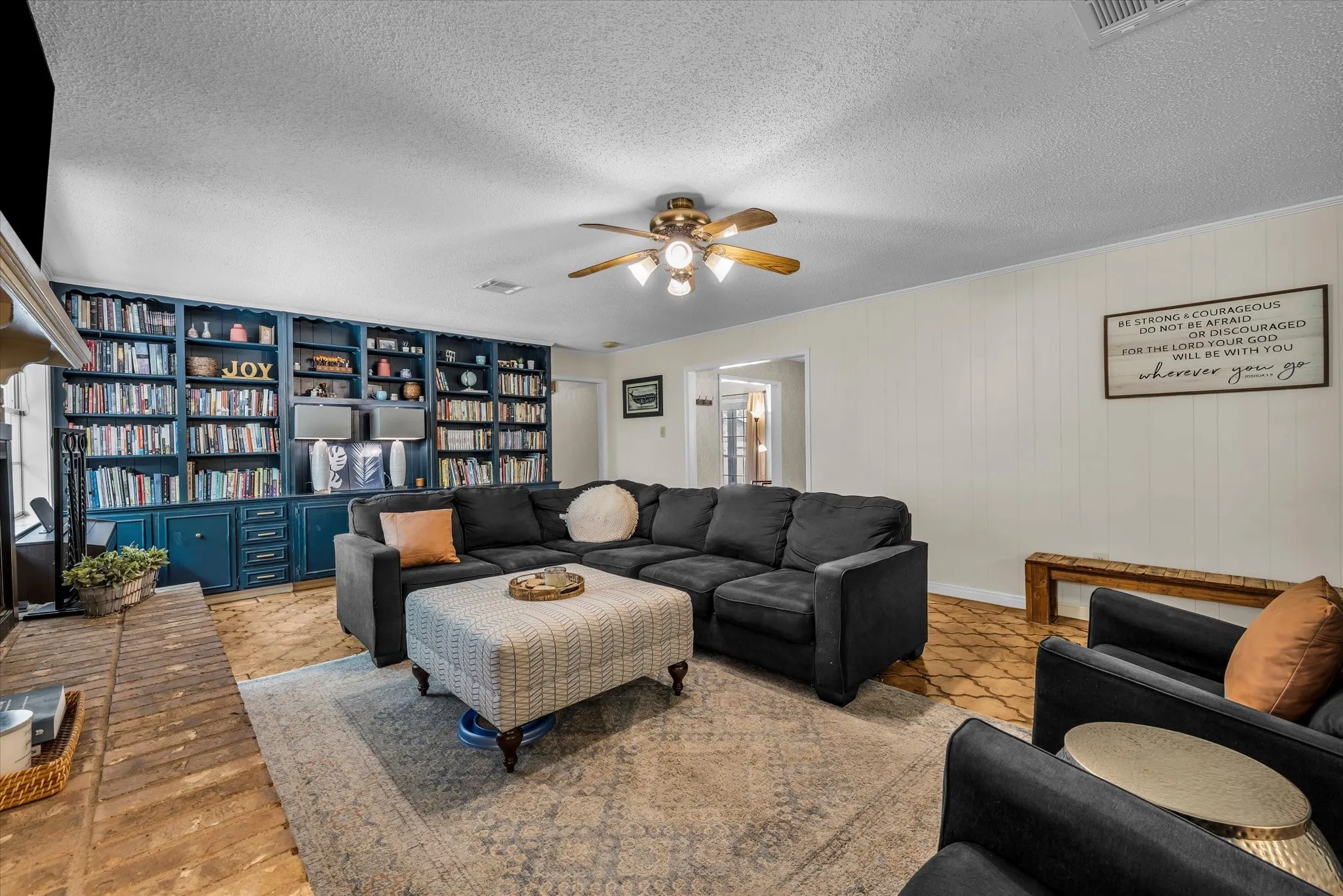 Single Family Residence For Sale in Mc Lennan County , 1208 Knotty Oaks Drive, Woodway, Texas 76712, 4 Bedroom, 3 Bathroom, Garage spaces, 2,690 Sqft, built in 1967, Preowned, mls#21243395, Real Estate Agent in Woodway, Homes For Sale in Mc Lennan county, Homes For Sale in Woodway, Realtor in Woodway Texas, Real Estate Brokerage Independent Realty Texas, Luminita Cordes Realtor