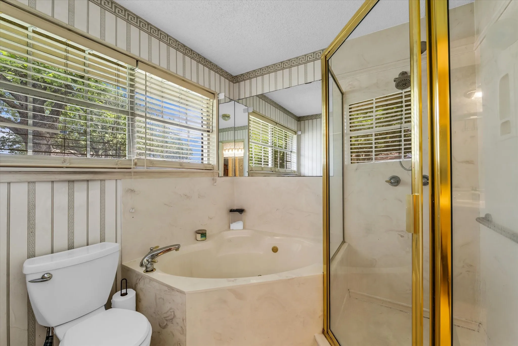 Single Family Residence For Sale in Mc Lennan County , 1208 Knotty Oaks Drive, Woodway, Texas 76712, 4 Bedroom, 3 Bathroom, Garage spaces, 2,690 Sqft, built in 1967, Preowned, mls#21243395, Real Estate Agent in Woodway, Homes For Sale in Mc Lennan county, Homes For Sale in Woodway, Realtor in Woodway Texas, Real Estate Brokerage Independent Realty Texas, Luminita Cordes Realtor
