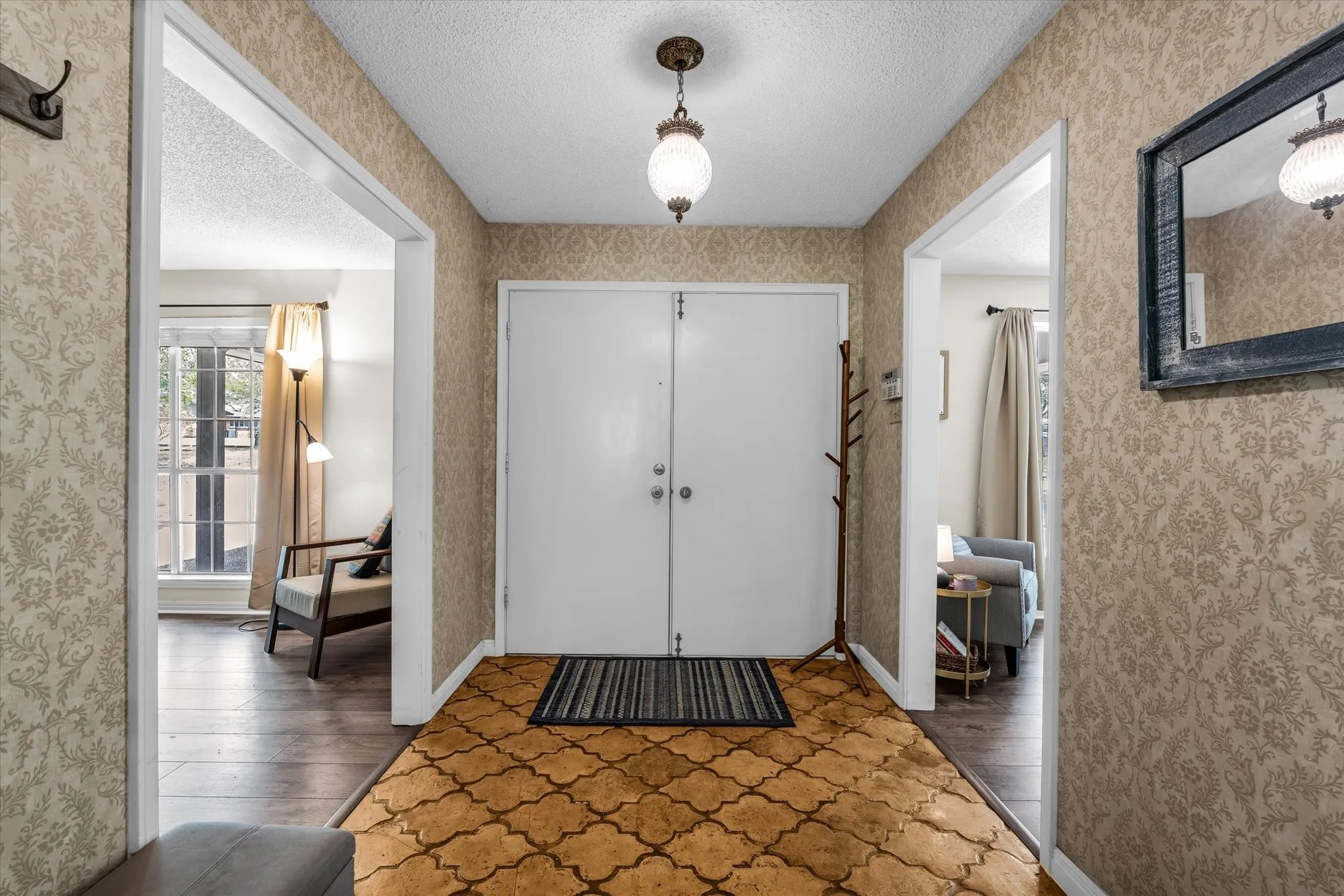 Single Family Residence For Sale in Mc Lennan County , 1208 Knotty Oaks Drive, Woodway, Texas 76712, 4 Bedroom, 3 Bathroom, Garage spaces, 2,690 Sqft, built in 1967, Preowned, mls#21243395, Real Estate Agent in Woodway, Homes For Sale in Mc Lennan county, Homes For Sale in Woodway, Realtor in Woodway Texas, Real Estate Brokerage Independent Realty Texas, Luminita Cordes Realtor