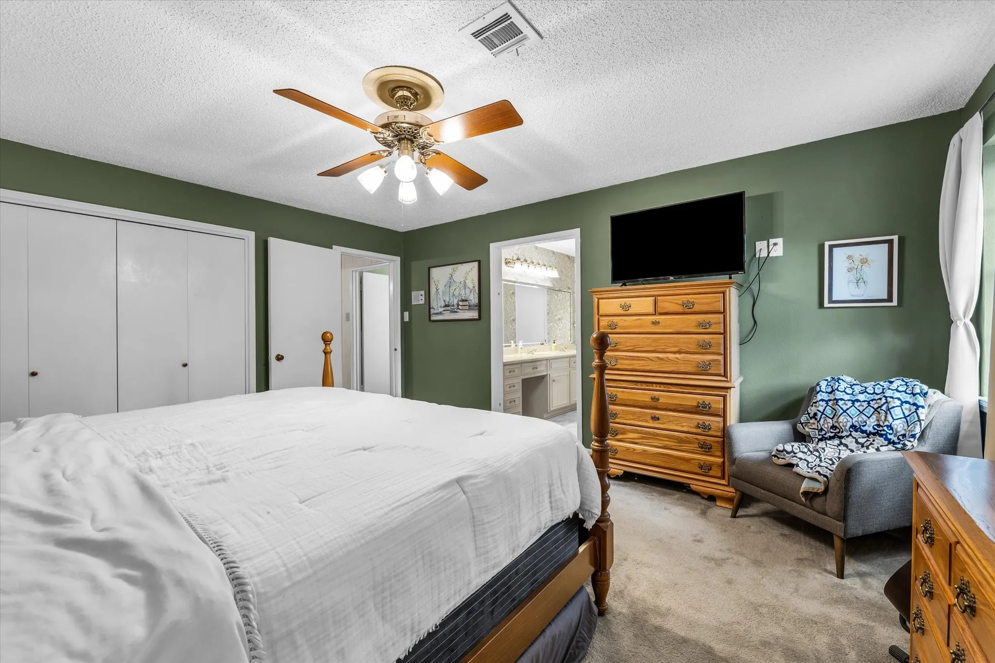 Single Family Residence For Sale in Mc Lennan County , 1208 Knotty Oaks Drive, Woodway, Texas 76712, 4 Bedroom, 3 Bathroom, Garage spaces, 2,690 Sqft, built in 1967, Preowned, mls#21243395, Real Estate Agent in Woodway, Homes For Sale in Mc Lennan county, Homes For Sale in Woodway, Realtor in Woodway Texas, Real Estate Brokerage Independent Realty Texas, Luminita Cordes Realtor