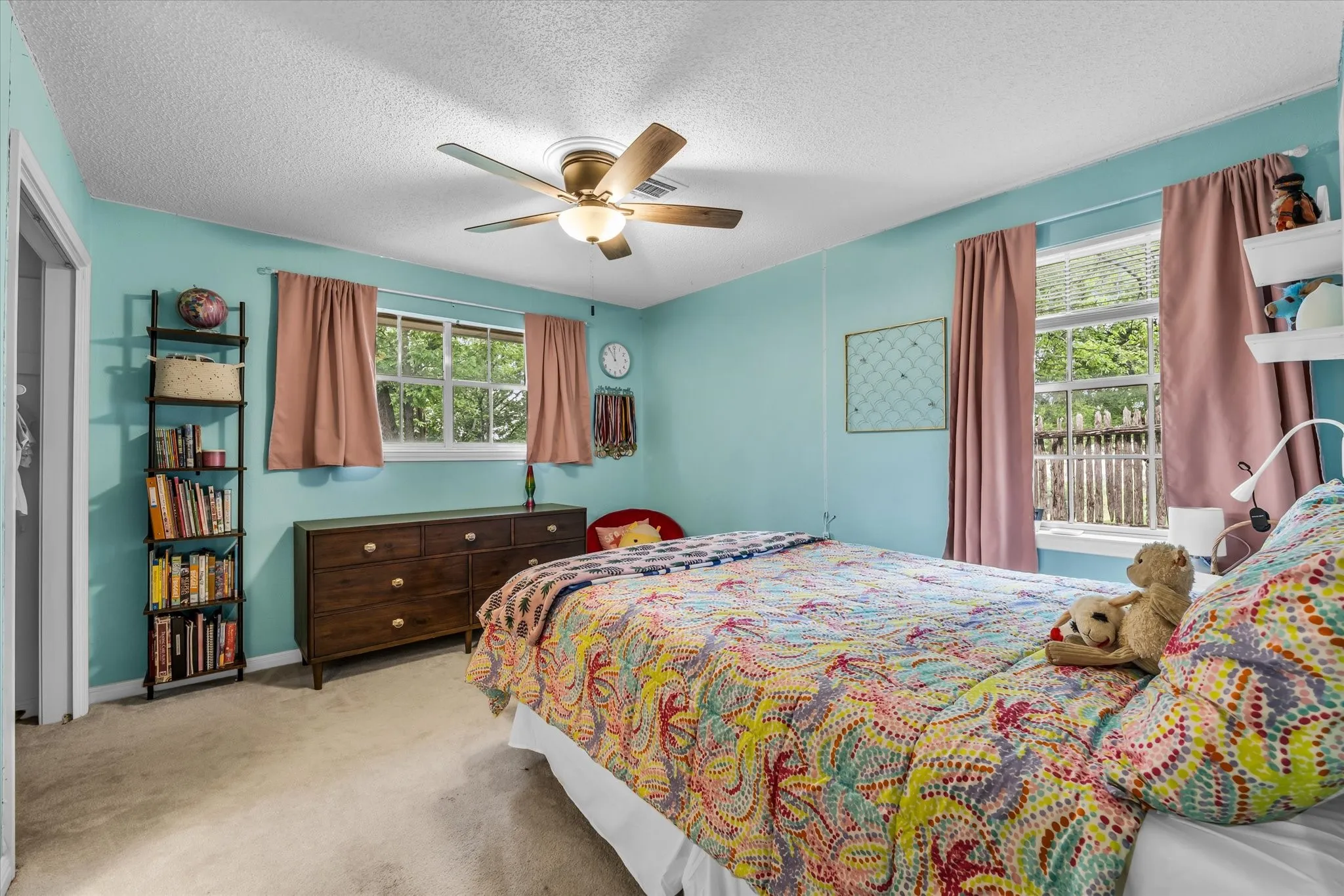 Single Family Residence For Sale in Mc Lennan County , 1208 Knotty Oaks Drive, Woodway, Texas 76712, 4 Bedroom, 3 Bathroom, Garage spaces, 2,690 Sqft, built in 1967, Preowned, mls#21243395, Real Estate Agent in Woodway, Homes For Sale in Mc Lennan county, Homes For Sale in Woodway, Realtor in Woodway Texas, Real Estate Brokerage Independent Realty Texas, Luminita Cordes Realtor