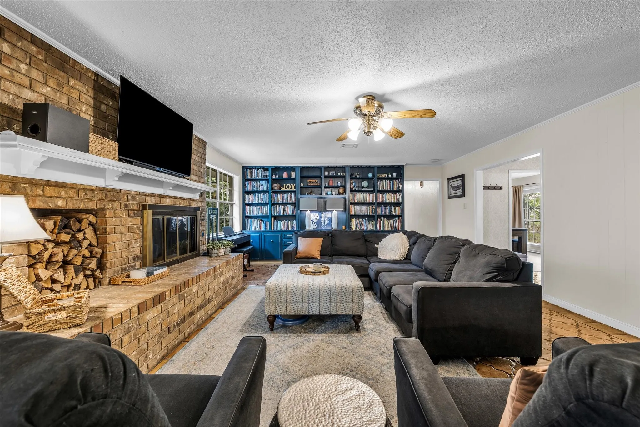 Single Family Residence For Sale in Mc Lennan County , 1208 Knotty Oaks Drive, Woodway, Texas 76712, 4 Bedroom, 3 Bathroom, Garage spaces, 2,690 Sqft, built in 1967, Preowned, mls#21243395, Real Estate Agent in Woodway, Homes For Sale in Mc Lennan county, Homes For Sale in Woodway, Realtor in Woodway Texas, Real Estate Brokerage Independent Realty Texas, Luminita Cordes Realtor