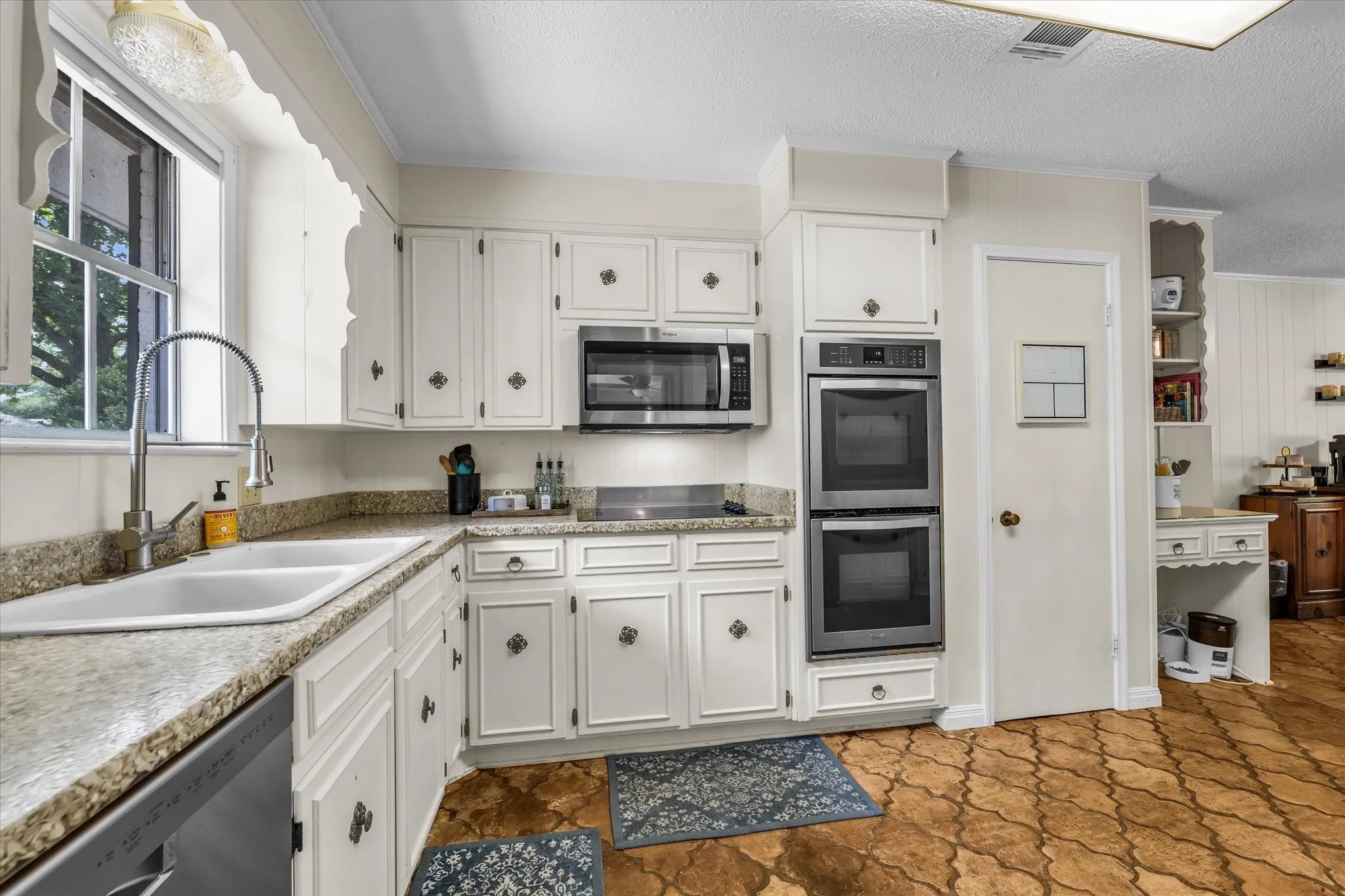 Single Family Residence For Sale in Mc Lennan County , 1208 Knotty Oaks Drive, Woodway, Texas 76712, 4 Bedroom, 3 Bathroom, Garage spaces, 2,690 Sqft, built in 1967, Preowned, mls#21243395, Real Estate Agent in Woodway, Homes For Sale in Mc Lennan county, Homes For Sale in Woodway, Realtor in Woodway Texas, Real Estate Brokerage Independent Realty Texas, Luminita Cordes Realtor