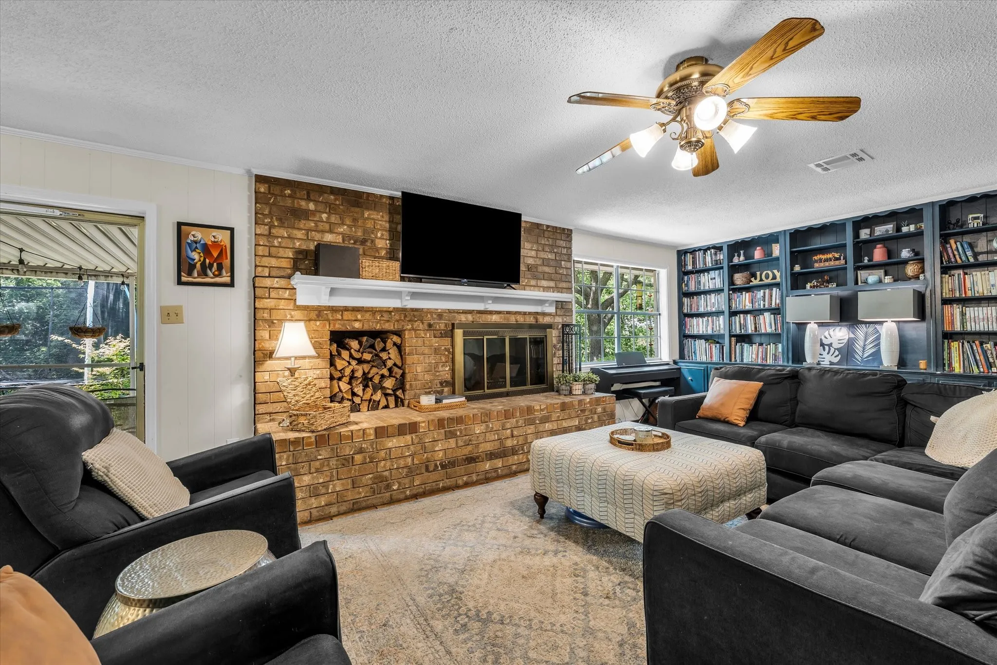 Single Family Residence For Sale in Mc Lennan County , 1208 Knotty Oaks Drive, Woodway, Texas 76712, 4 Bedroom, 3 Bathroom, Garage spaces, 2,690 Sqft, built in 1967, Preowned, mls#21243395, Real Estate Agent in Woodway, Homes For Sale in Mc Lennan county, Homes For Sale in Woodway, Realtor in Woodway Texas, Real Estate Brokerage Independent Realty Texas, Luminita Cordes Realtor