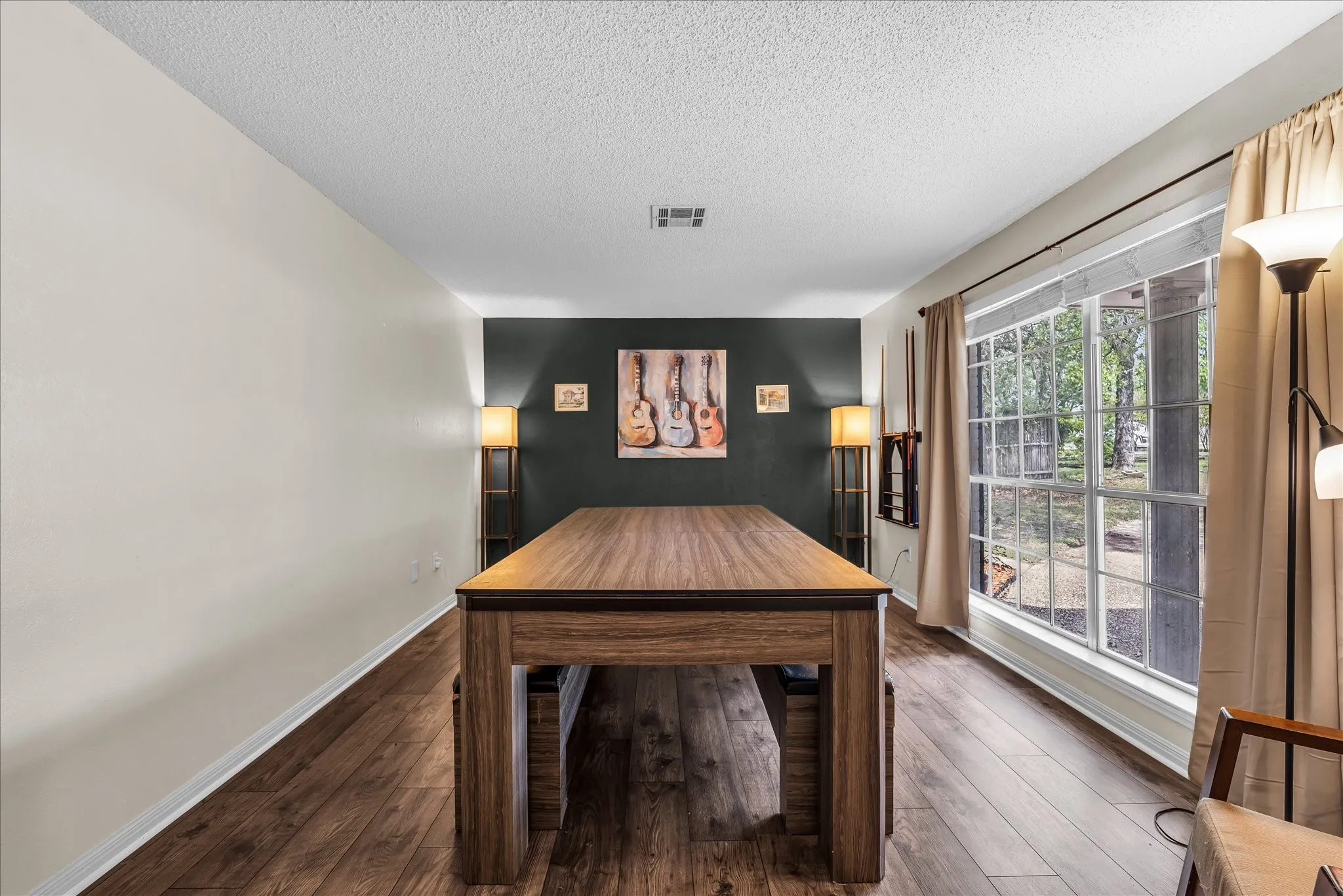 Single Family Residence For Sale in Mc Lennan County , 1208 Knotty Oaks Drive, Woodway, Texas 76712, 4 Bedroom, 3 Bathroom, Garage spaces, 2,690 Sqft, built in 1967, Preowned, mls#21243395, Real Estate Agent in Woodway, Homes For Sale in Mc Lennan county, Homes For Sale in Woodway, Realtor in Woodway Texas, Real Estate Brokerage Independent Realty Texas, Luminita Cordes Realtor
